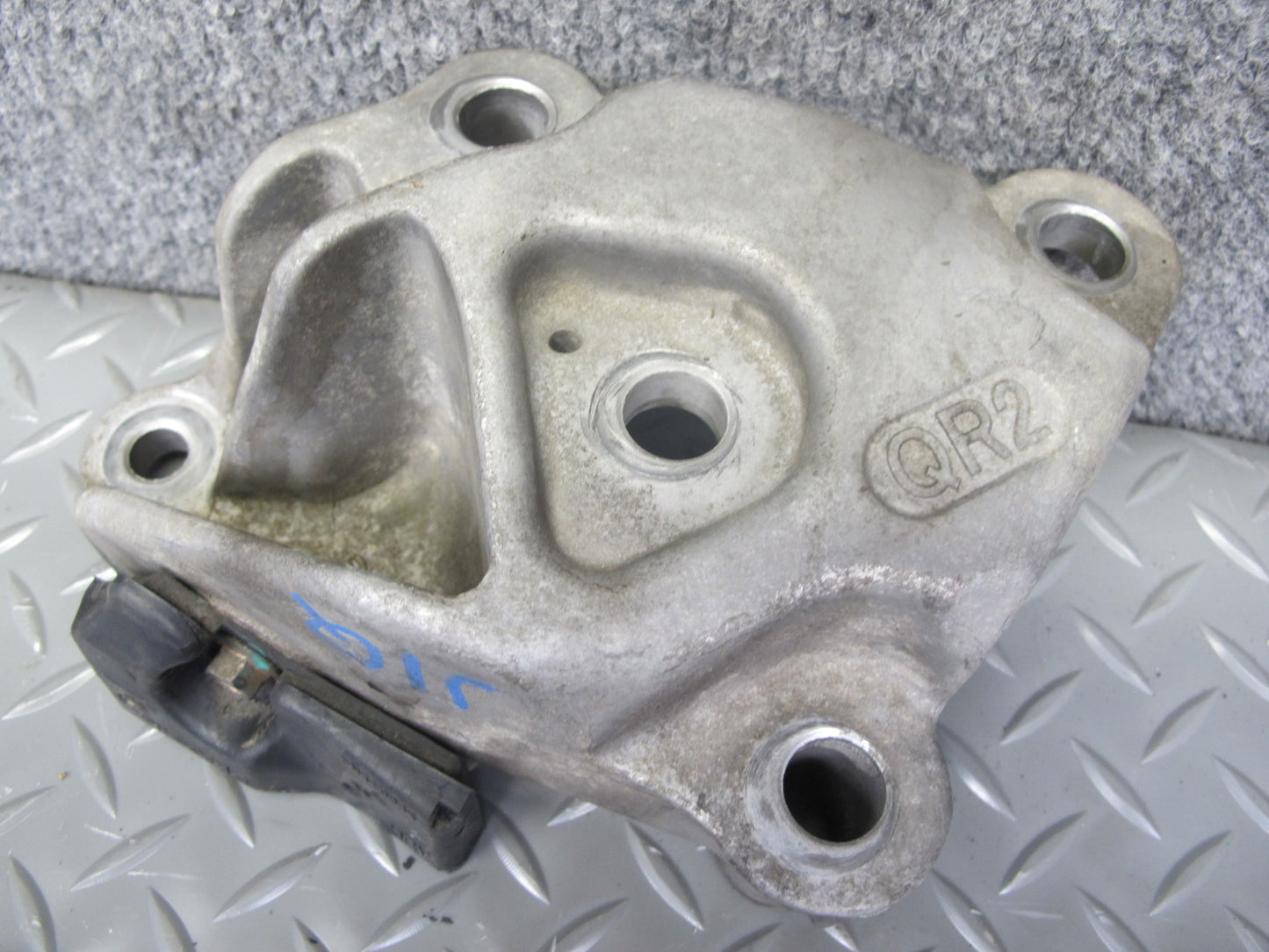 14-17 Infiniti QX60 2.5L Hybrid Right Engine Motor Mount Support