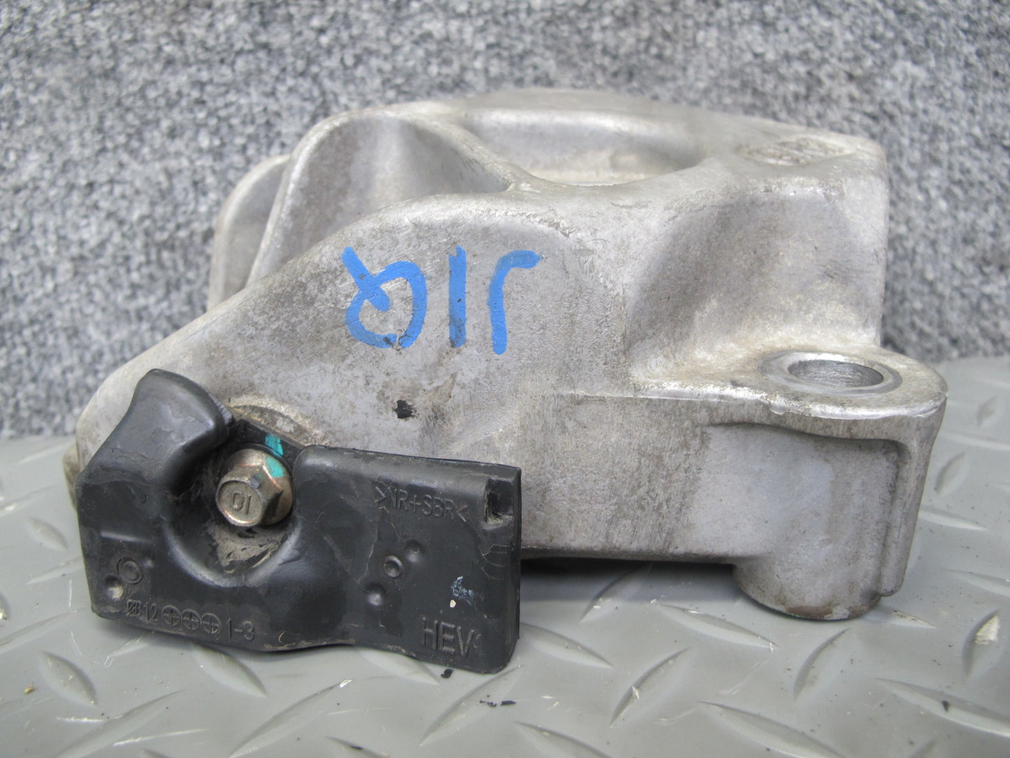 14-17 Infiniti QX60 2.5L Hybrid Right Engine Motor Mount Support