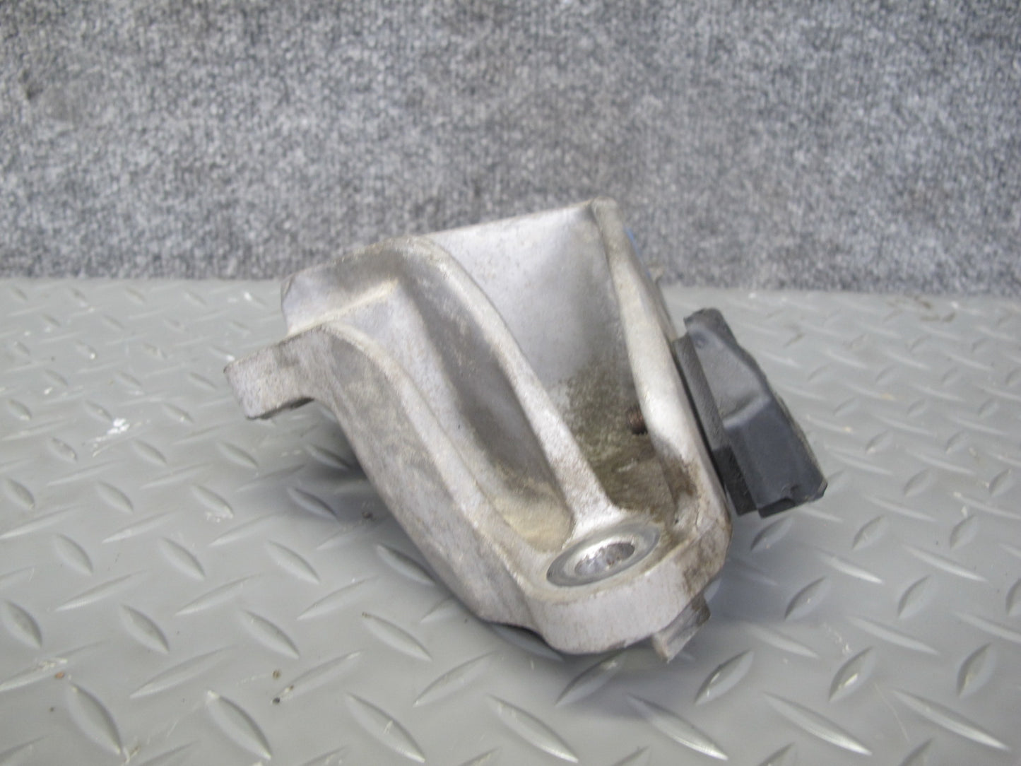 14-17 Infiniti QX60 2.5L Hybrid Right Engine Motor Mount Support