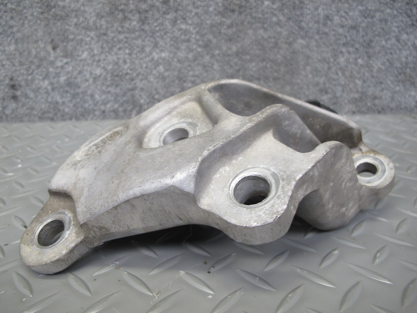 14-17 Infiniti QX60 2.5L Hybrid Right Engine Motor Mount Support