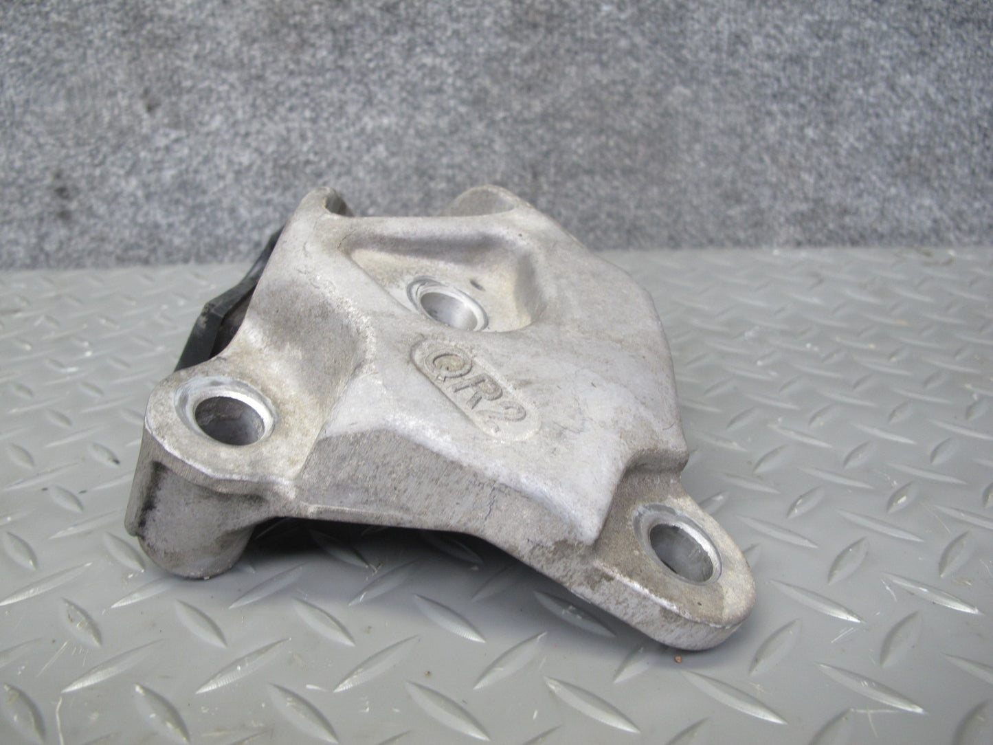 14-17 Infiniti QX60 2.5L Hybrid Right Engine Motor Mount Support