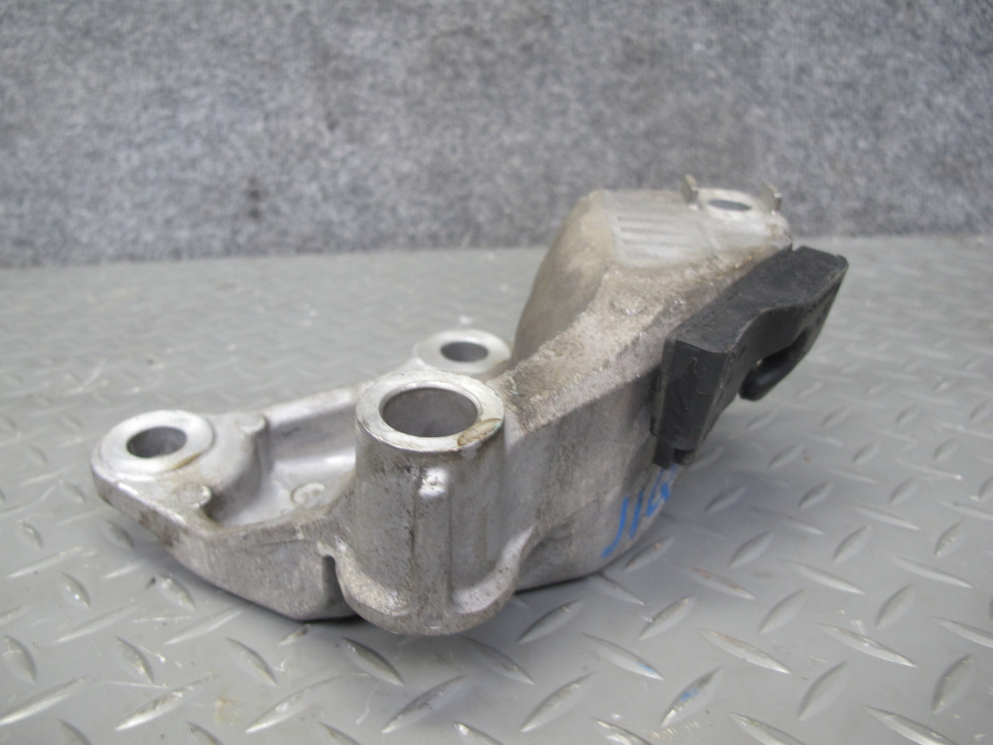 14-17 Infiniti QX60 2.5L Hybrid Right Engine Motor Mount Support
