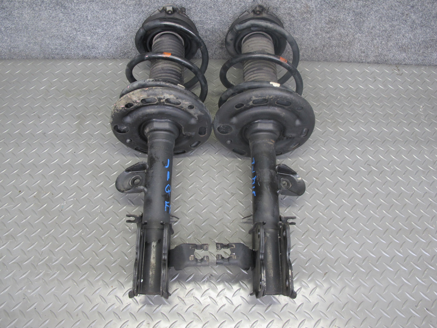 14-17 Infiniti QX60 2.5L Hybrid FWD Front Left & Right Shock Strut Absorber Set