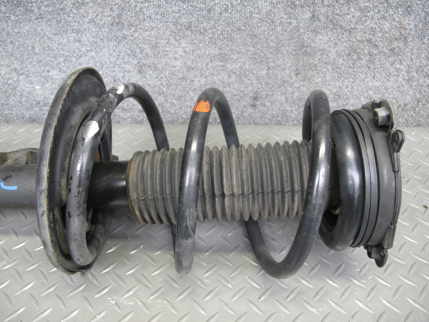 14-17 Infiniti QX60 2.5L Hybrid FWD Front Left & Right Shock Strut Absorber Set