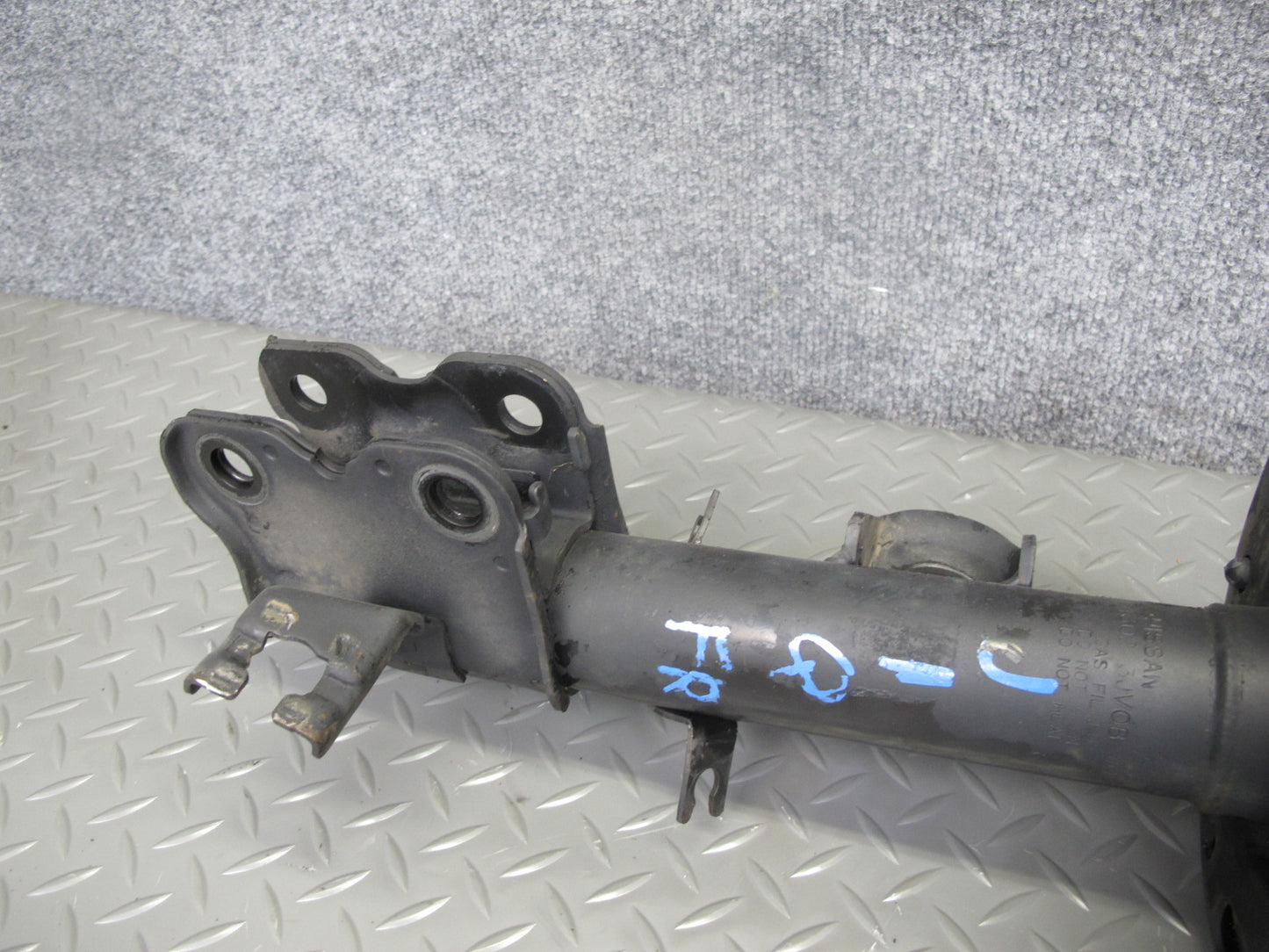 14-17 Infiniti QX60 2.5L Hybrid FWD Front Left & Right Shock Strut Absorber Set