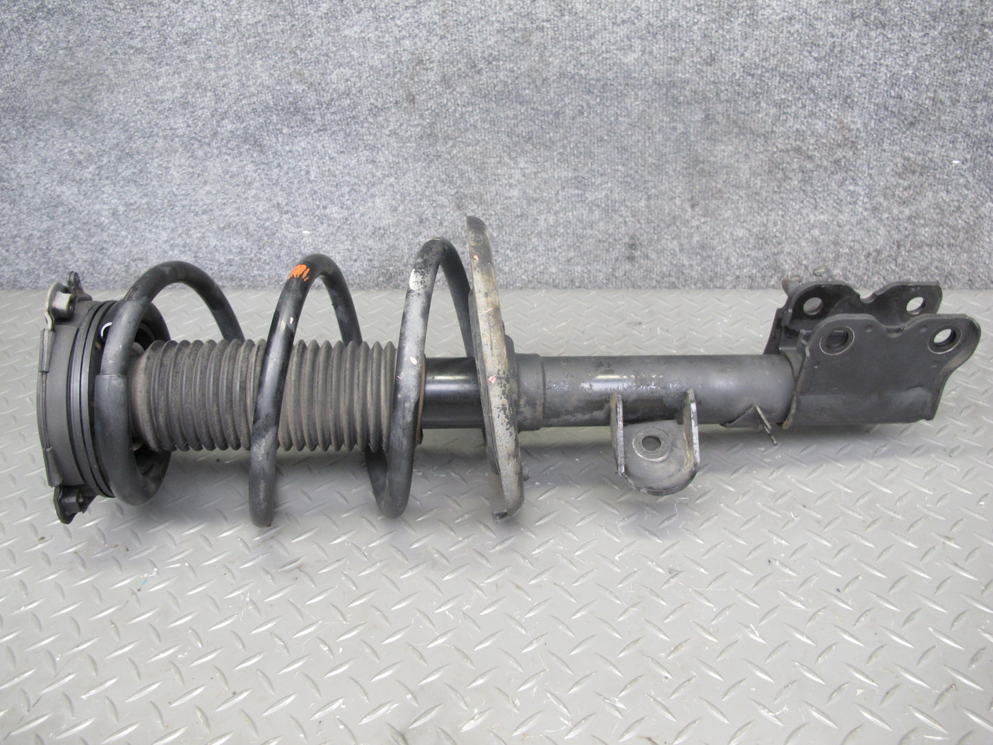 14-17 Infiniti QX60 2.5L Hybrid FWD Front Left & Right Shock Strut Absorber Set
