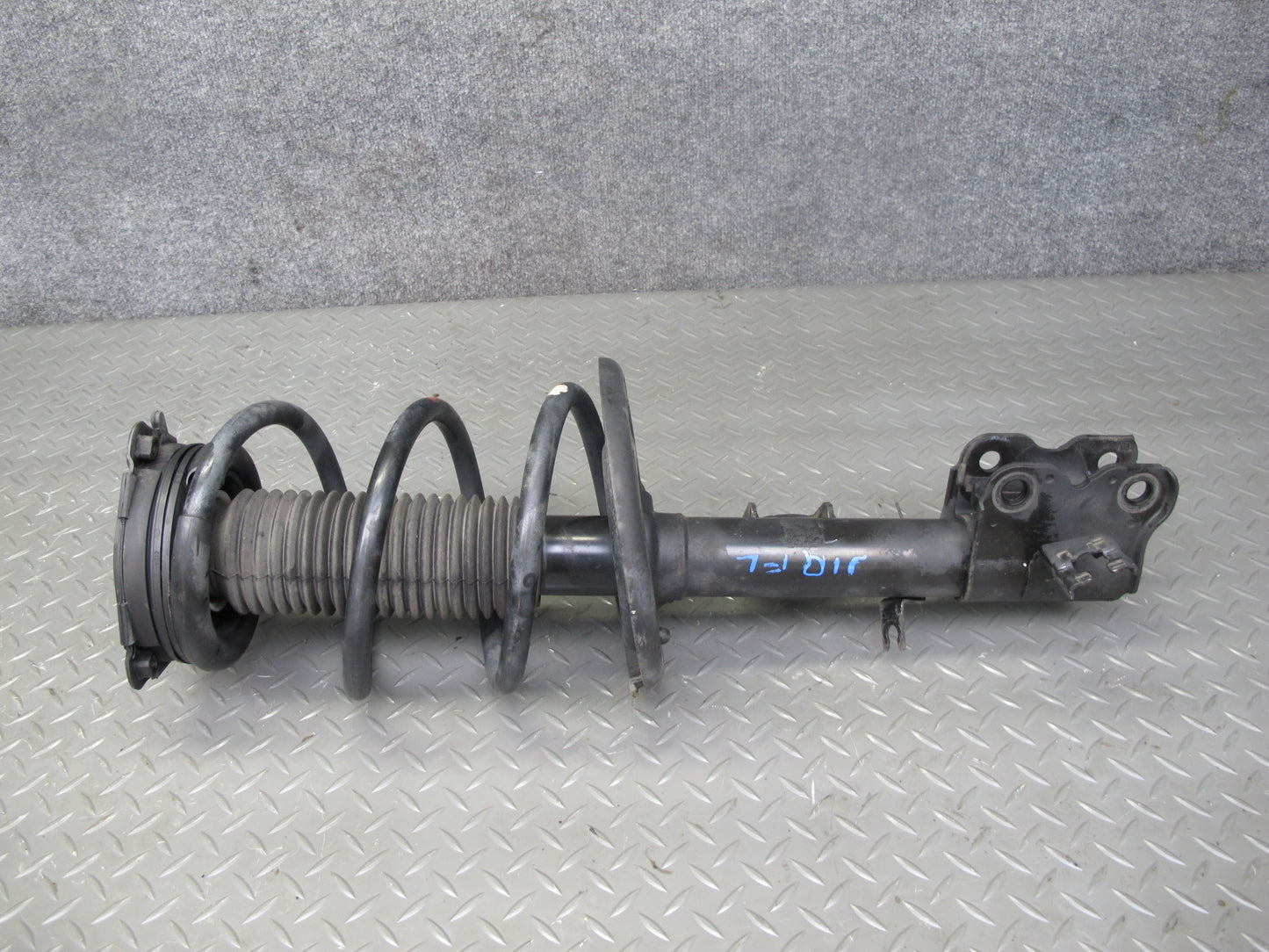 14-17 Infiniti QX60 2.5L Hybrid FWD Front Left & Right Shock Strut Absorber Set