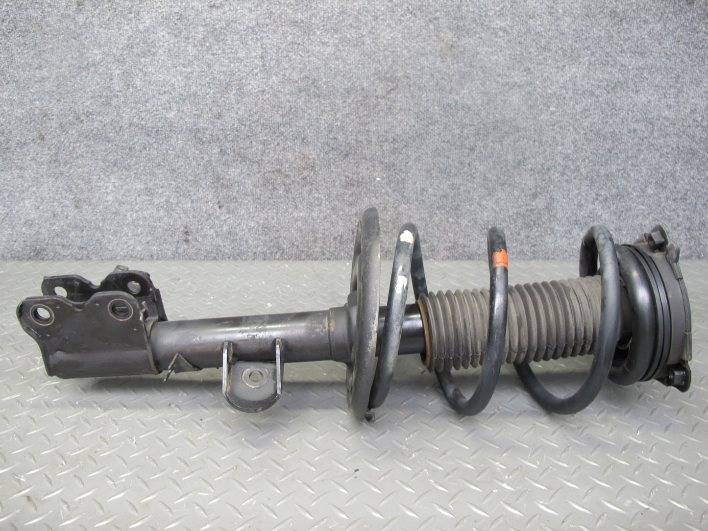 14-17 Infiniti QX60 2.5L Hybrid FWD Front Left & Right Shock Strut Absorber Set