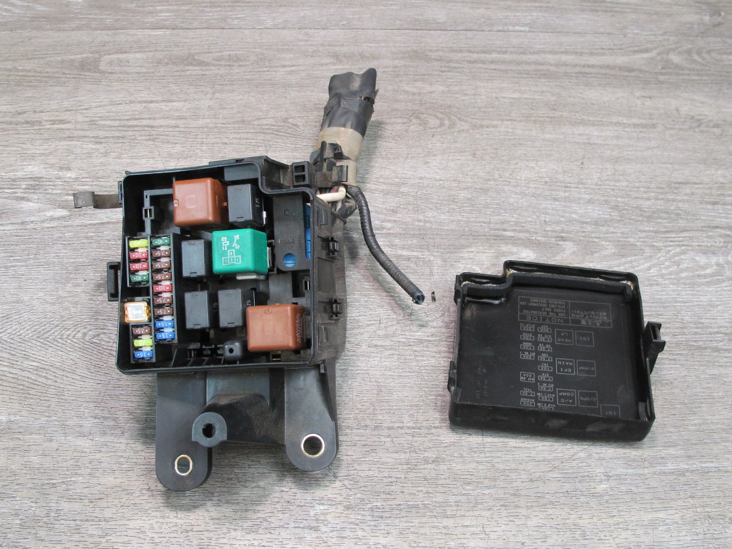 01-03 Lexus UCF30L LS430 Front Left Underhood Relay Fuse Box OEM