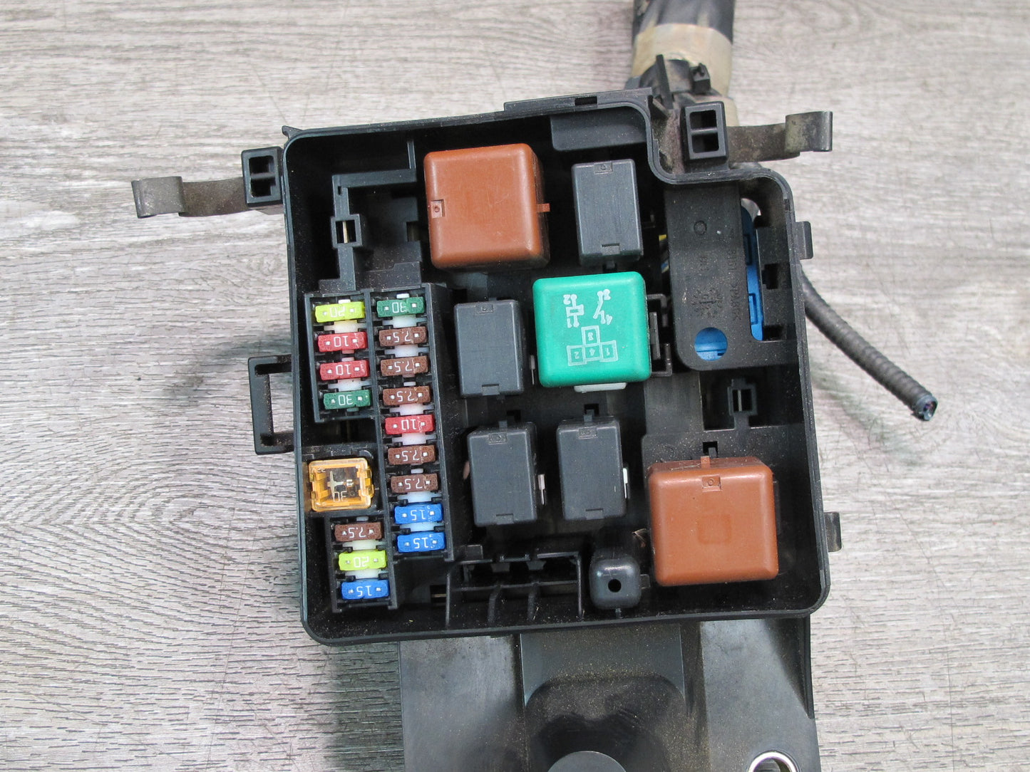 01-03 Lexus UCF30L LS430 Front Left Underhood Relay Fuse Box OEM