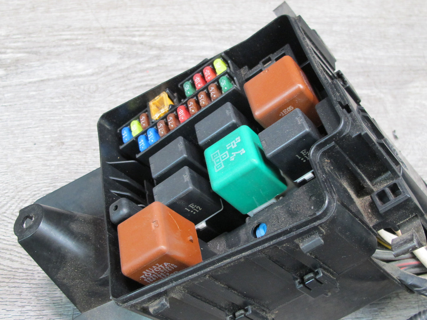 01-03 Lexus UCF30L LS430 Front Left Underhood Relay Fuse Box OEM
