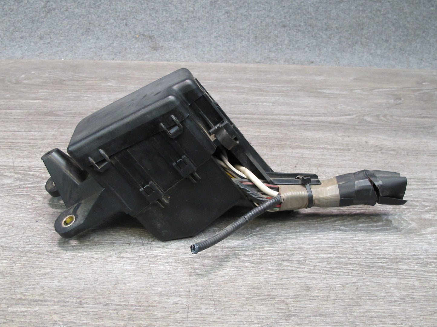01-03 Lexus UCF30L LS430 Front Left Underhood Relay Fuse Box OEM