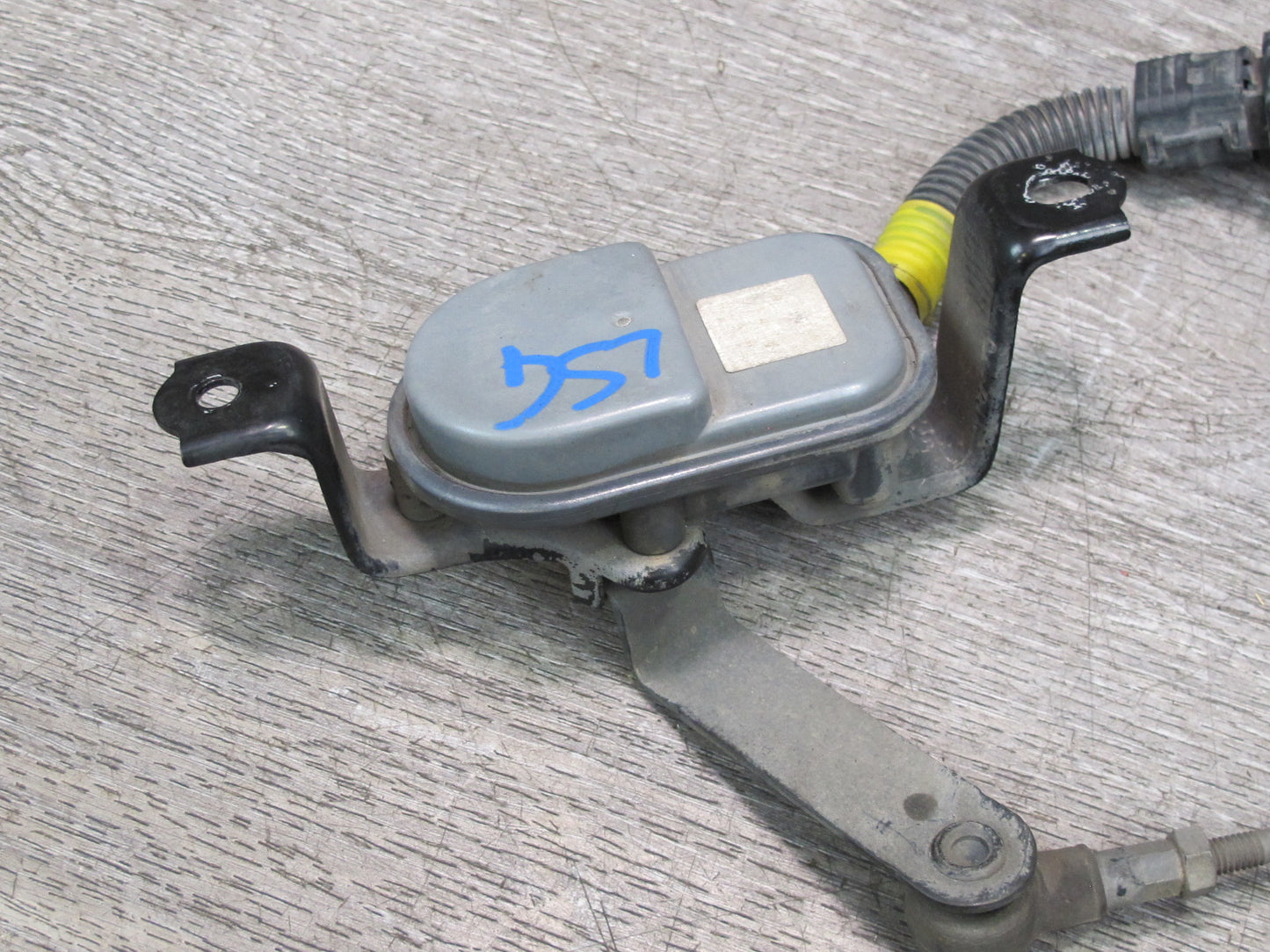 01-03 Lexus UCF30L LS430 Front Left Suspension Height Level Sensor OEM