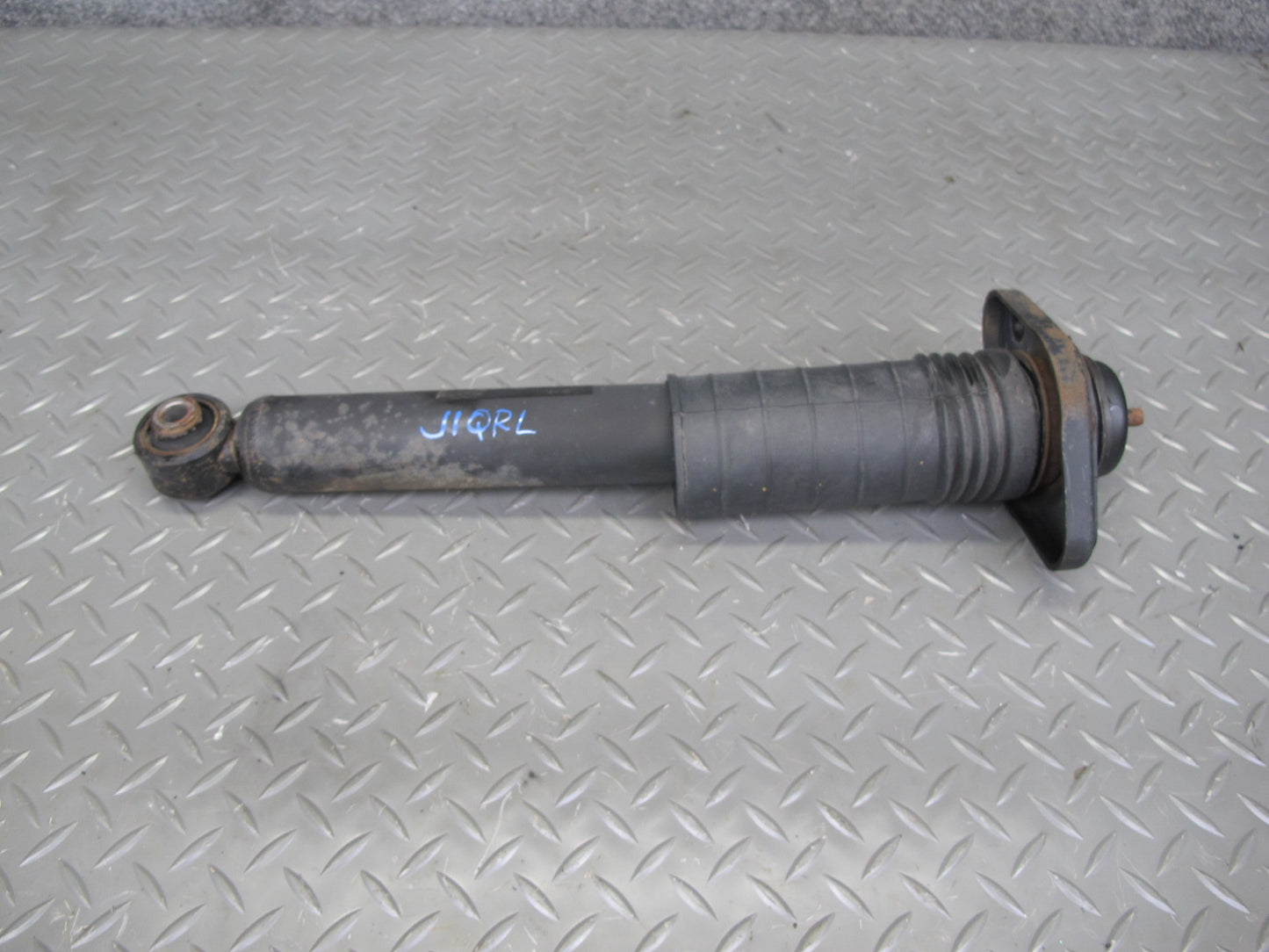 14-17 Infiniti QX60 2.5L Hybrid FWD Rear Left & Right Shock Strut Absorber Set