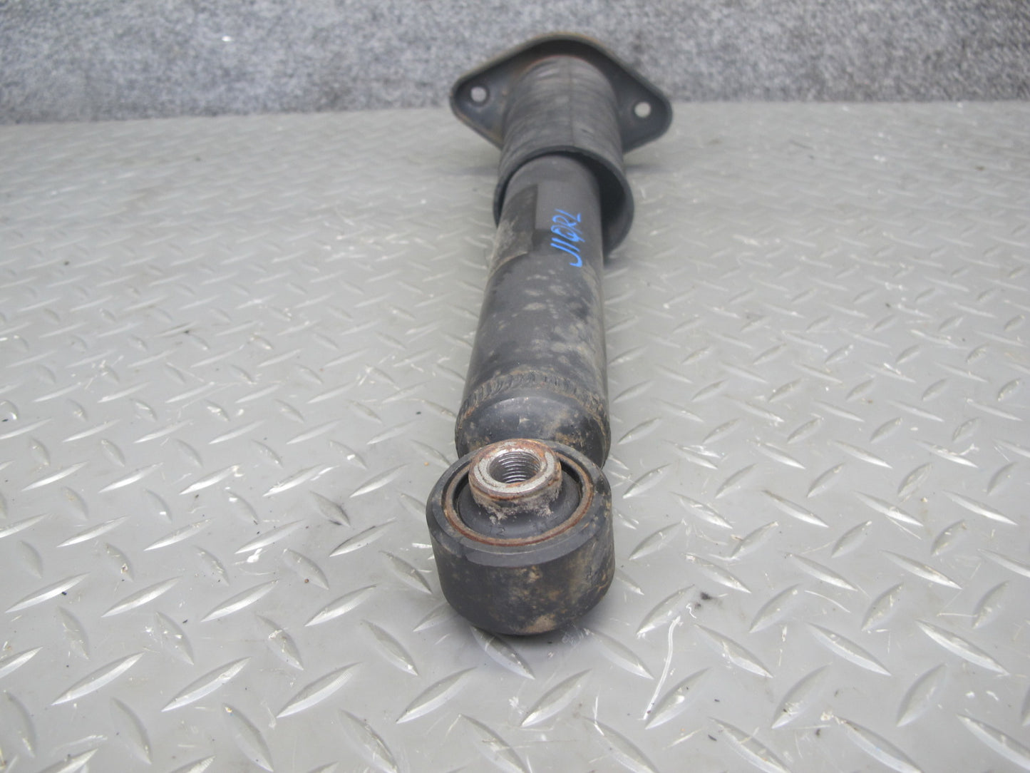 14-17 Infiniti QX60 2.5L Hybrid FWD Rear Left & Right Shock Strut Absorber Set