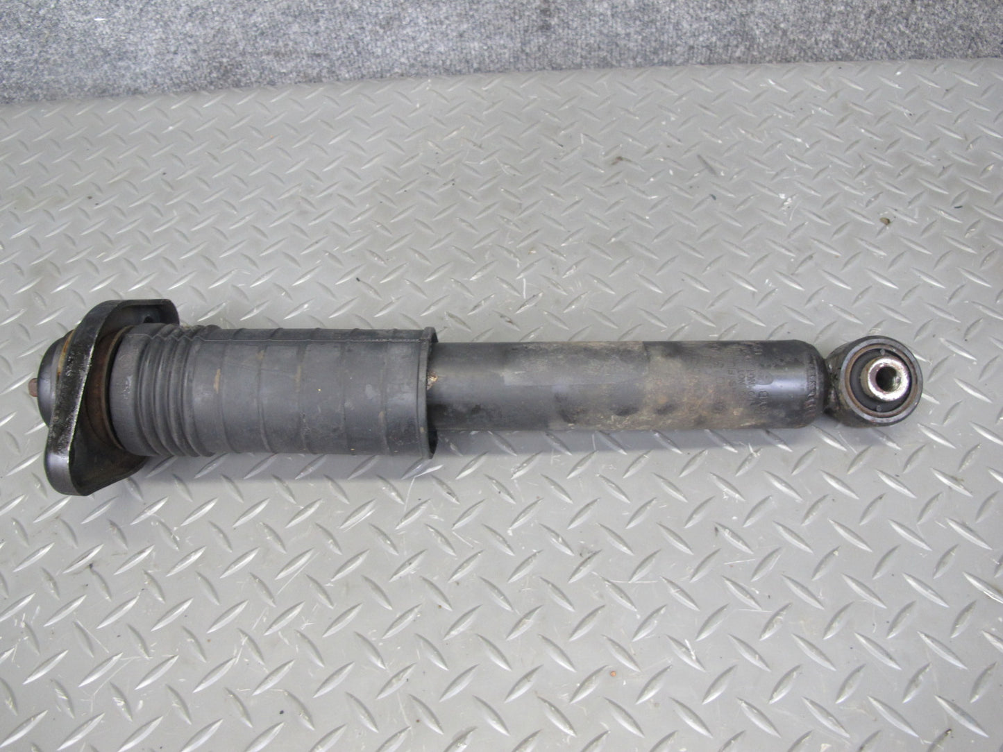 14-17 Infiniti QX60 2.5L Hybrid FWD Rear Left & Right Shock Strut Absorber Set