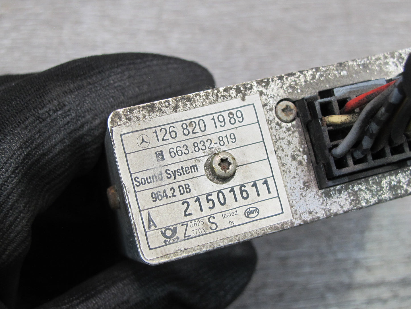 86-91 Mercedes W126 C126 Coupe Radio Amplifier Module 1268201989 OEM
