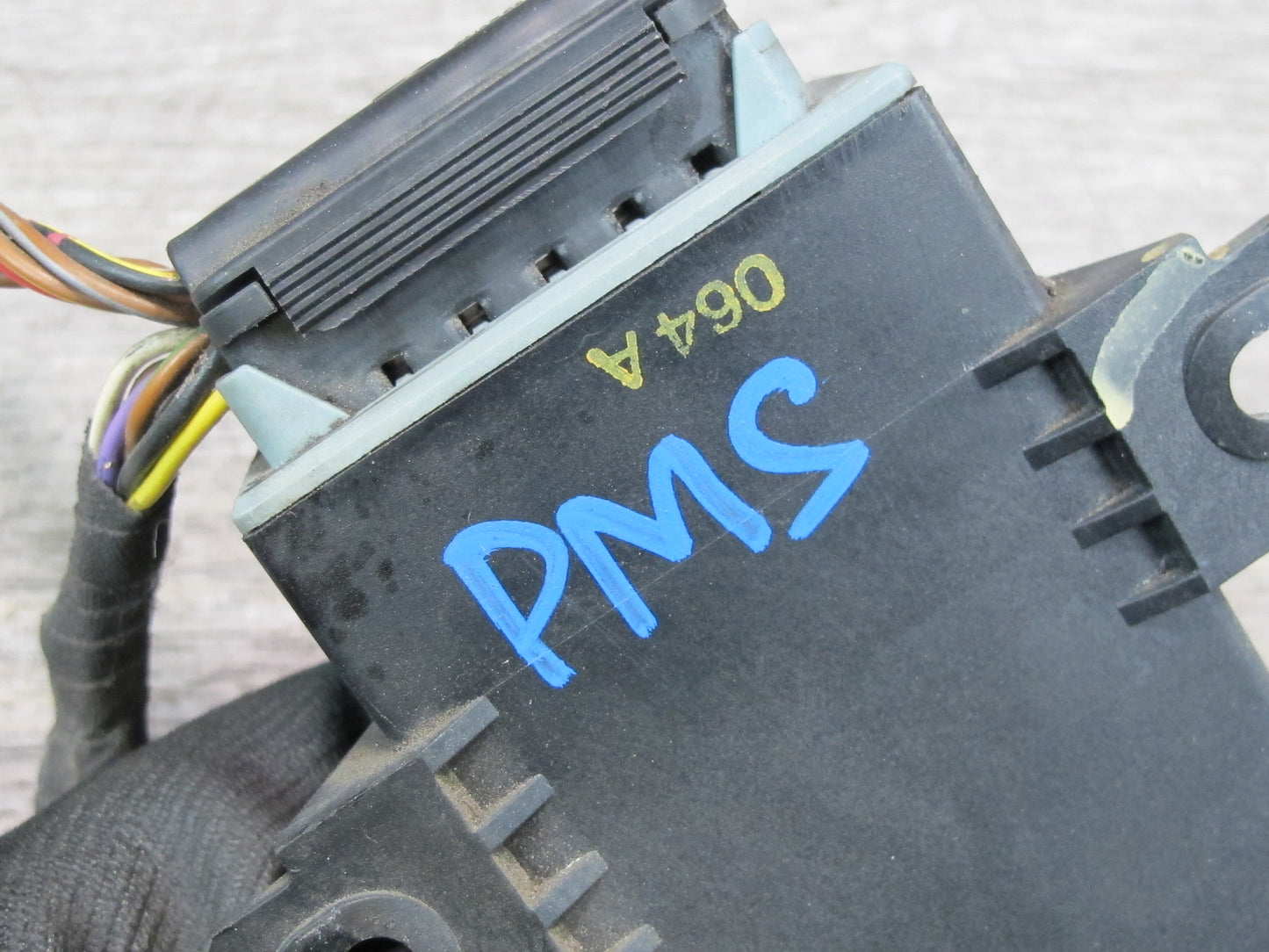 86-91 Mercedes W126 C126 Coupe Seat Belt Arm Retractor Relay Control Module OEM