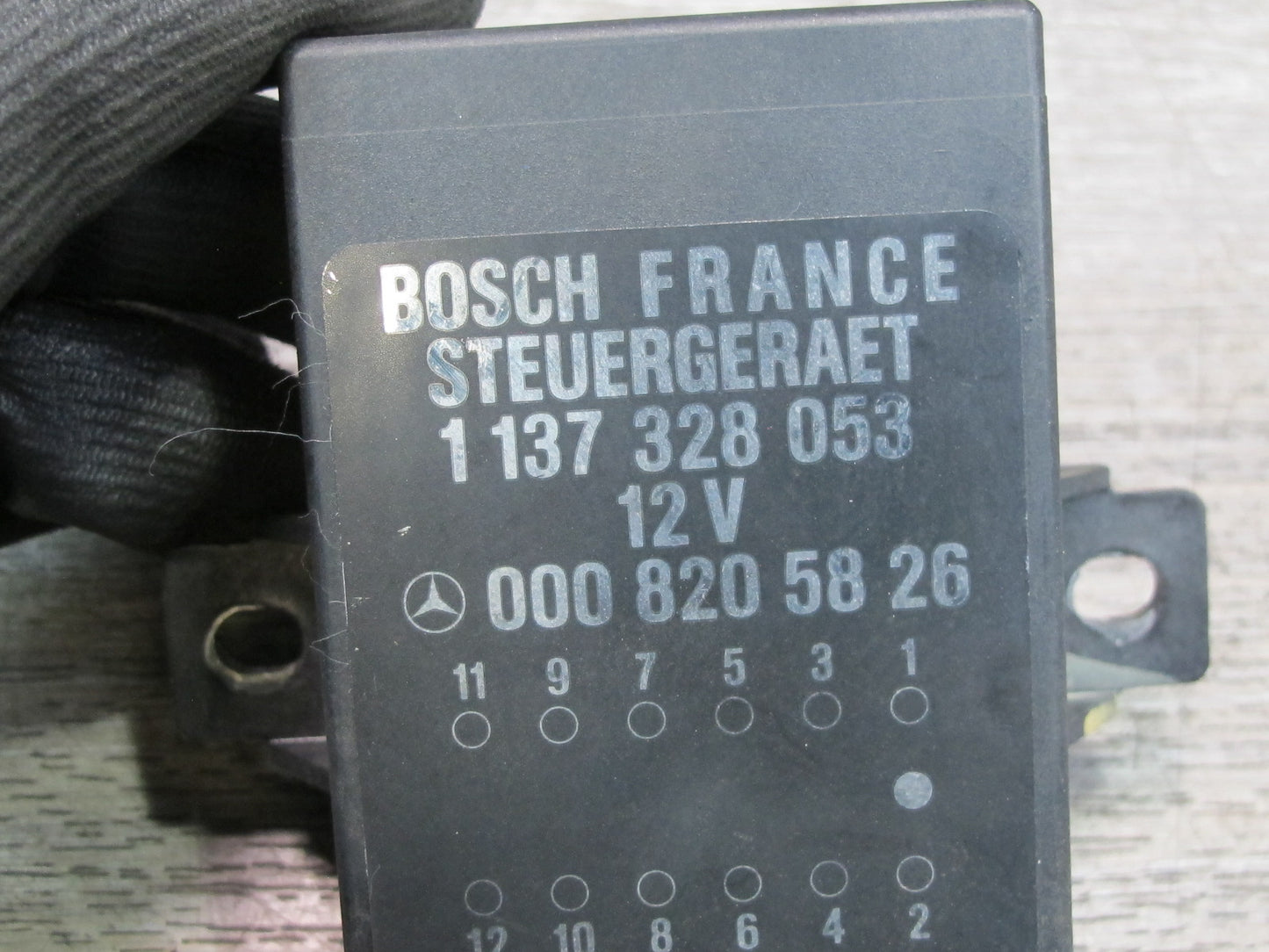 86-91 Mercedes W126 C126 Coupe Seat Belt Arm Retractor Relay Control Module OEM
