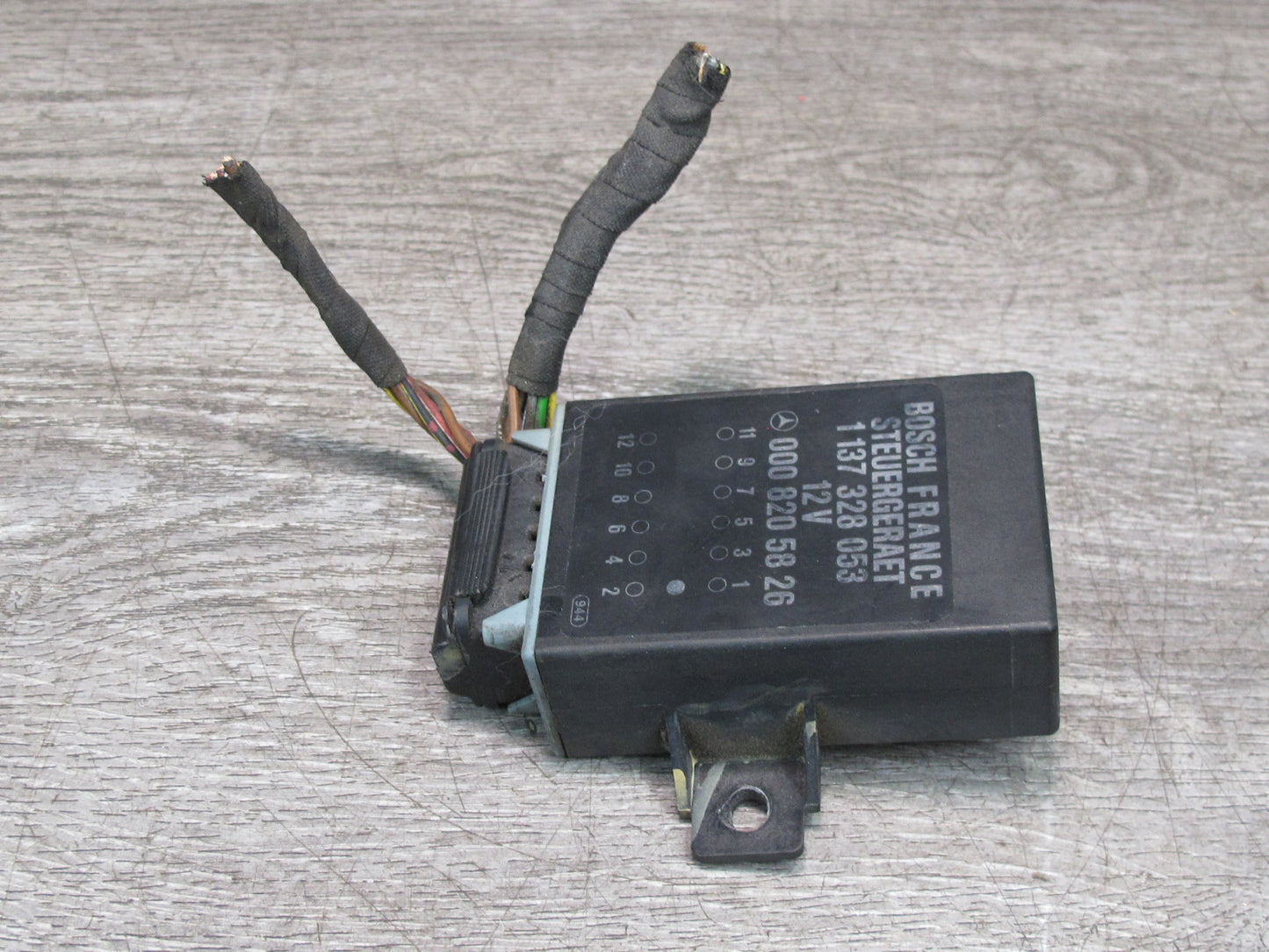 86-91 Mercedes W126 C126 Coupe Seat Belt Arm Retractor Relay Control Module OEM