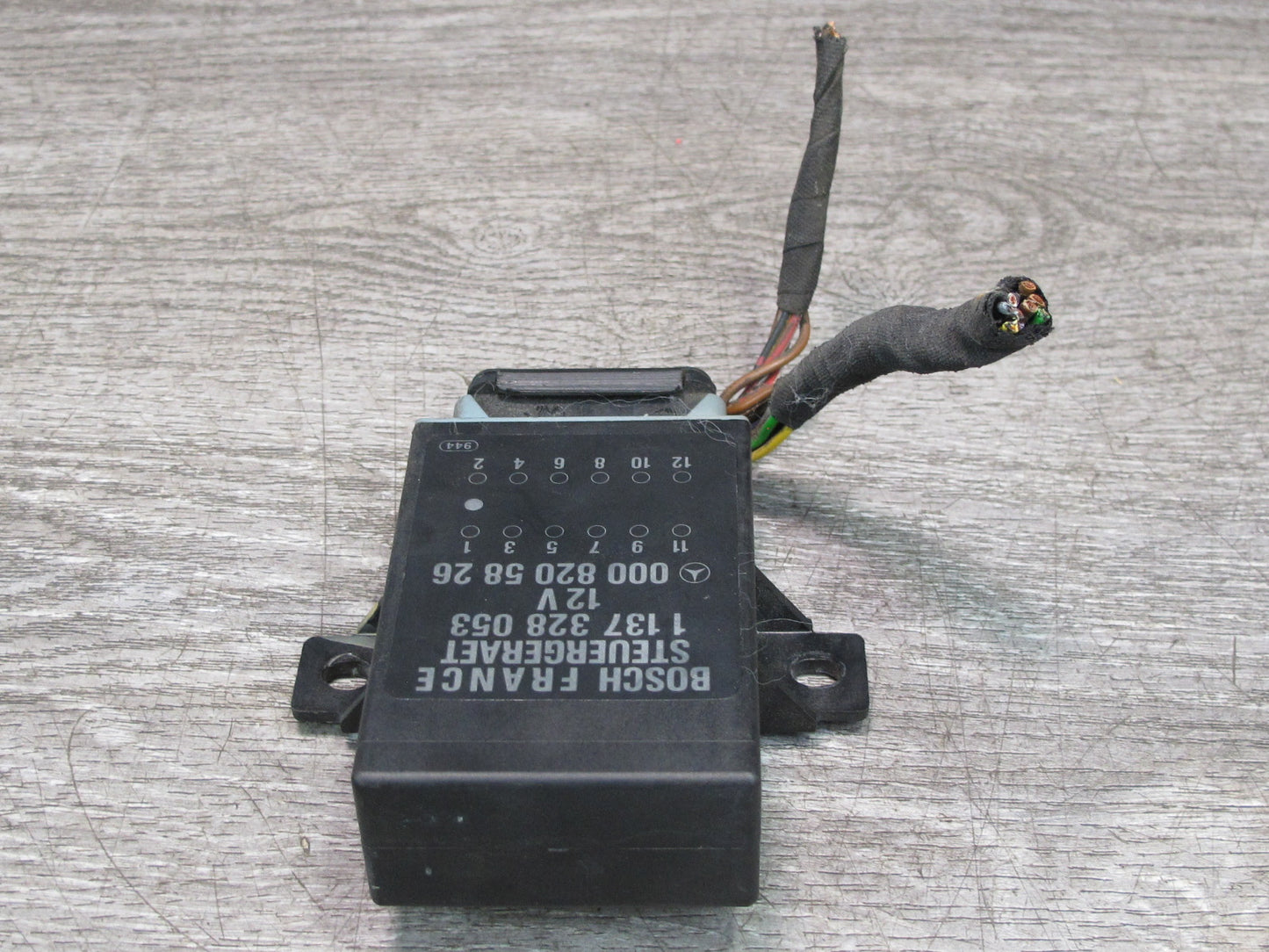 86-91 Mercedes W126 C126 Coupe Seat Belt Arm Retractor Relay Control Module OEM