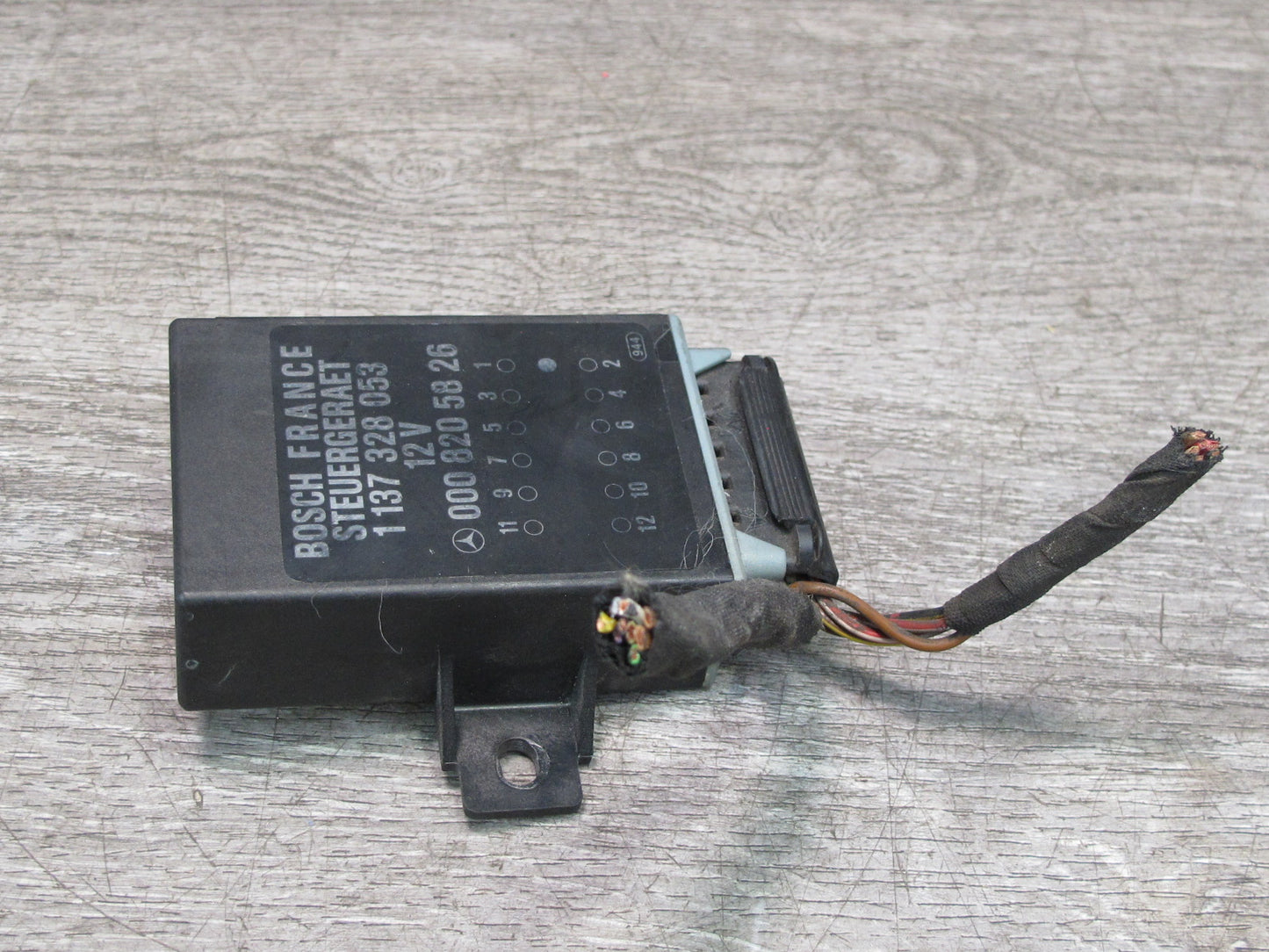 86-91 Mercedes W126 C126 Coupe Seat Belt Arm Retractor Relay Control Module OEM