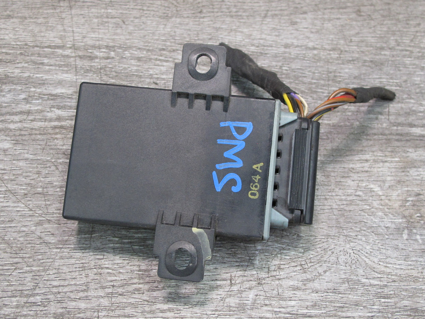 86-91 Mercedes W126 C126 Coupe Seat Belt Arm Retractor Relay Control Module OEM