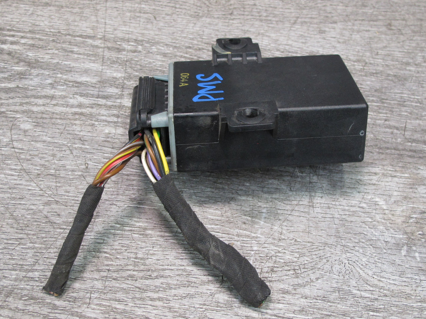 86-91 Mercedes W126 C126 Coupe Seat Belt Arm Retractor Relay Control Module OEM