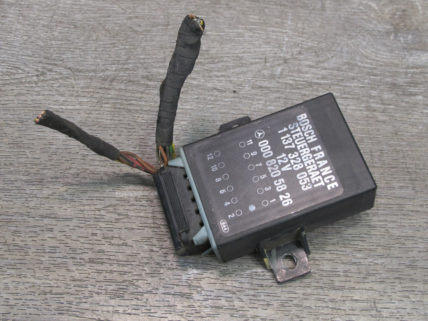 86-91 Mercedes W126 C126 Coupe Seat Belt Arm Retractor Relay Control Module OEM