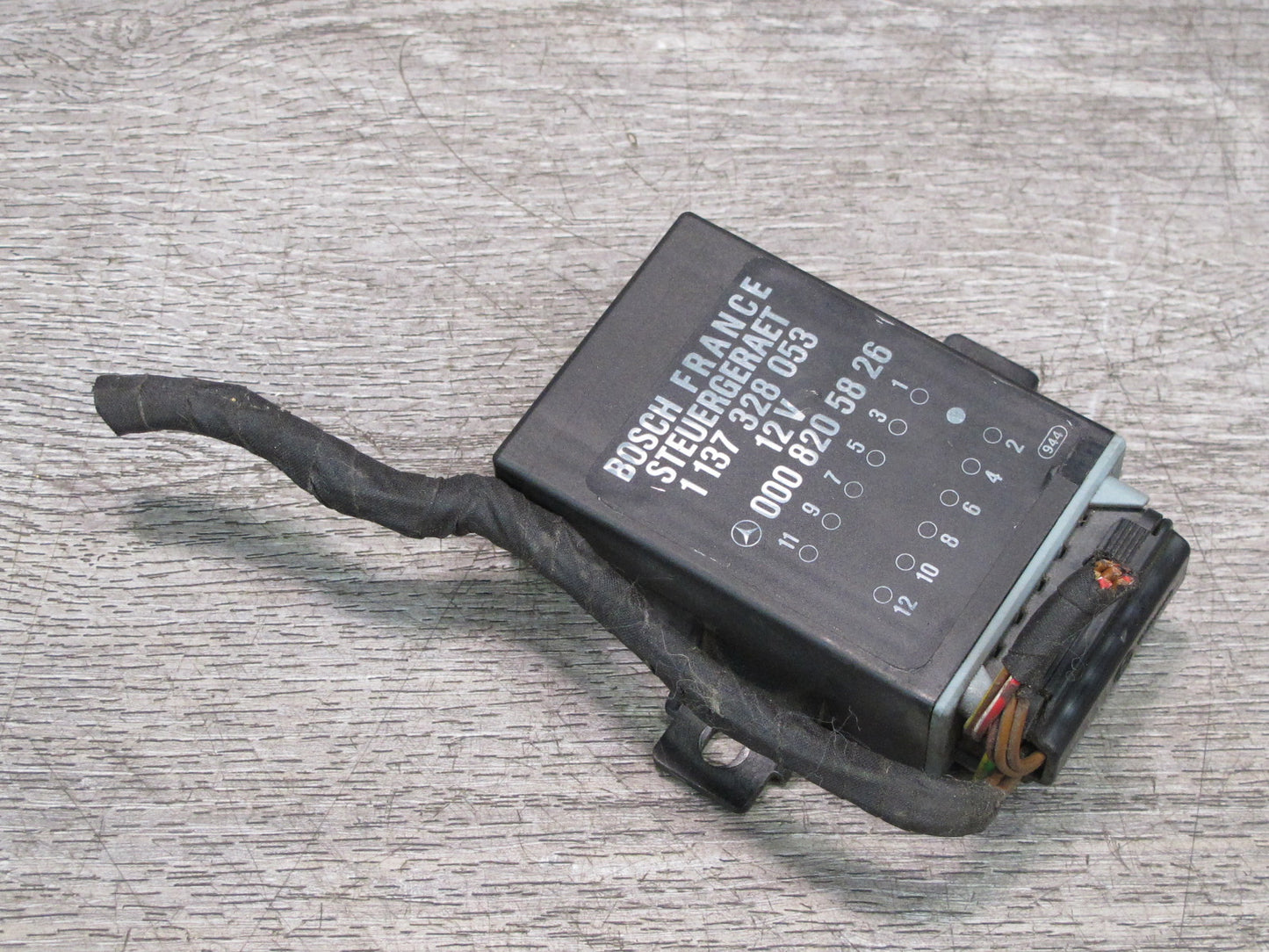 86-91 Mercedes W126 C126 Coupe Seat Belt Arm Retractor Relay Control Module OEM