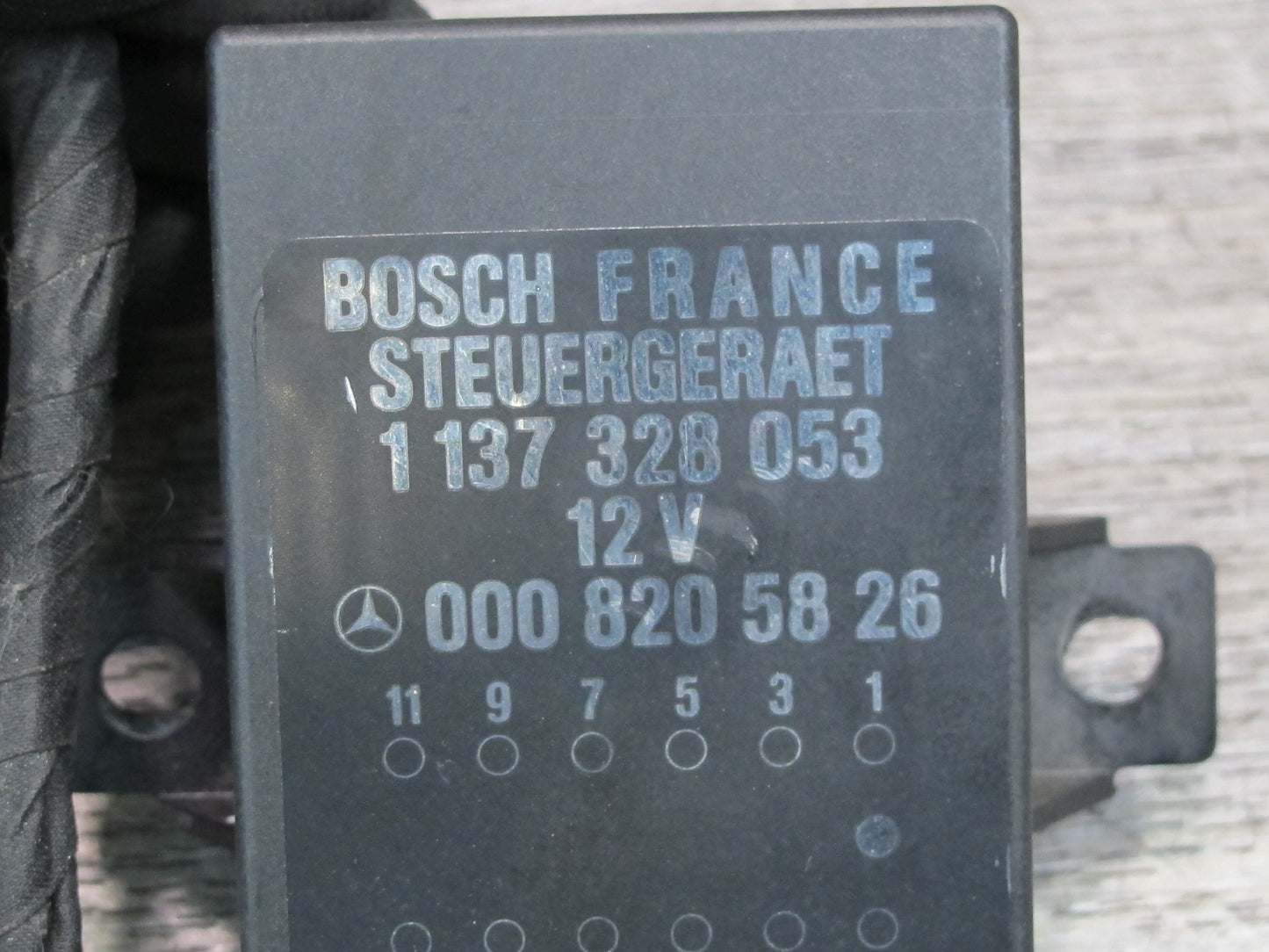 86-91 Mercedes W126 C126 Coupe Seat Belt Arm Retractor Relay Control Module OEM