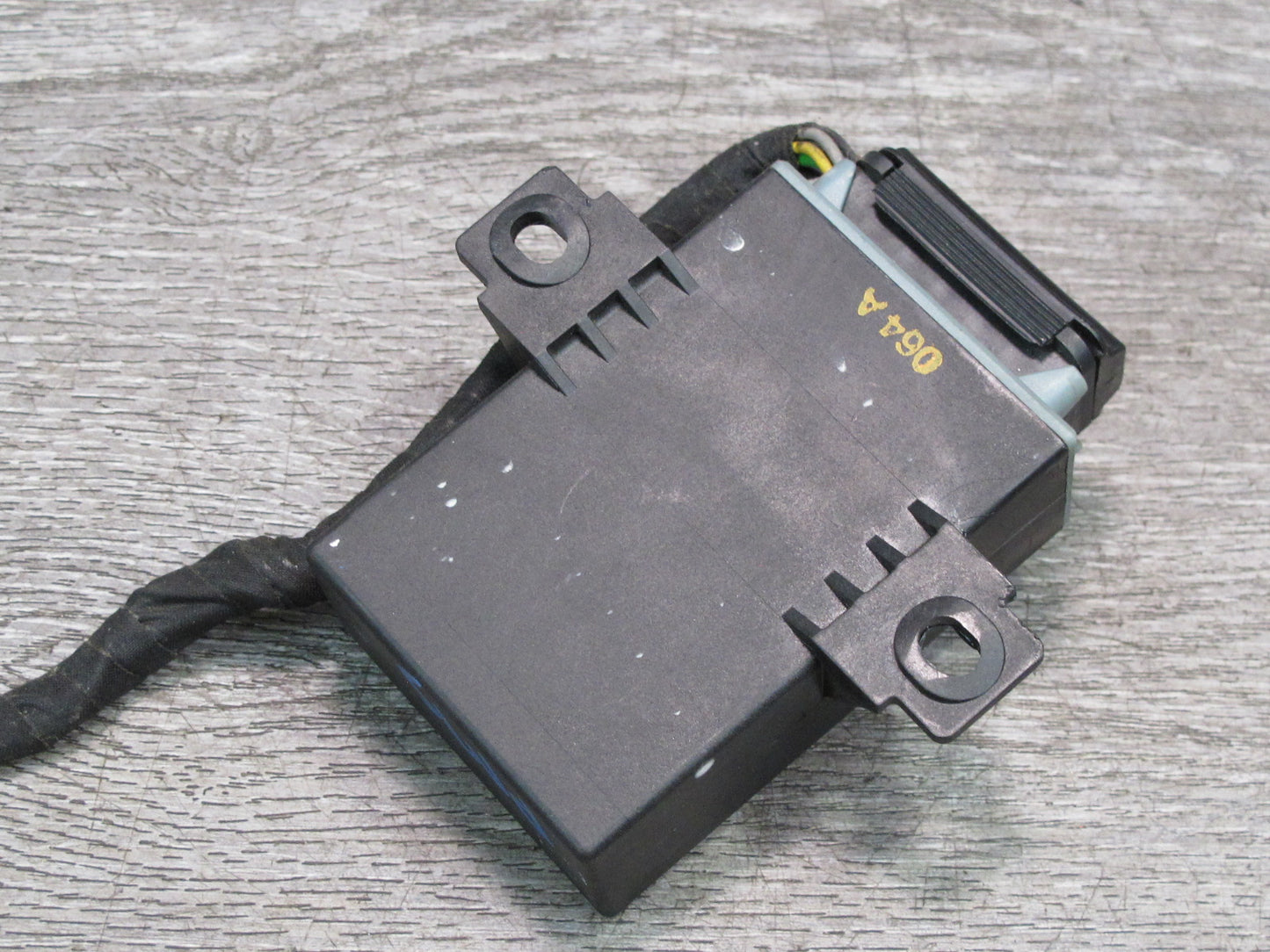 86-91 Mercedes W126 C126 Coupe Seat Belt Arm Retractor Relay Control Module OEM
