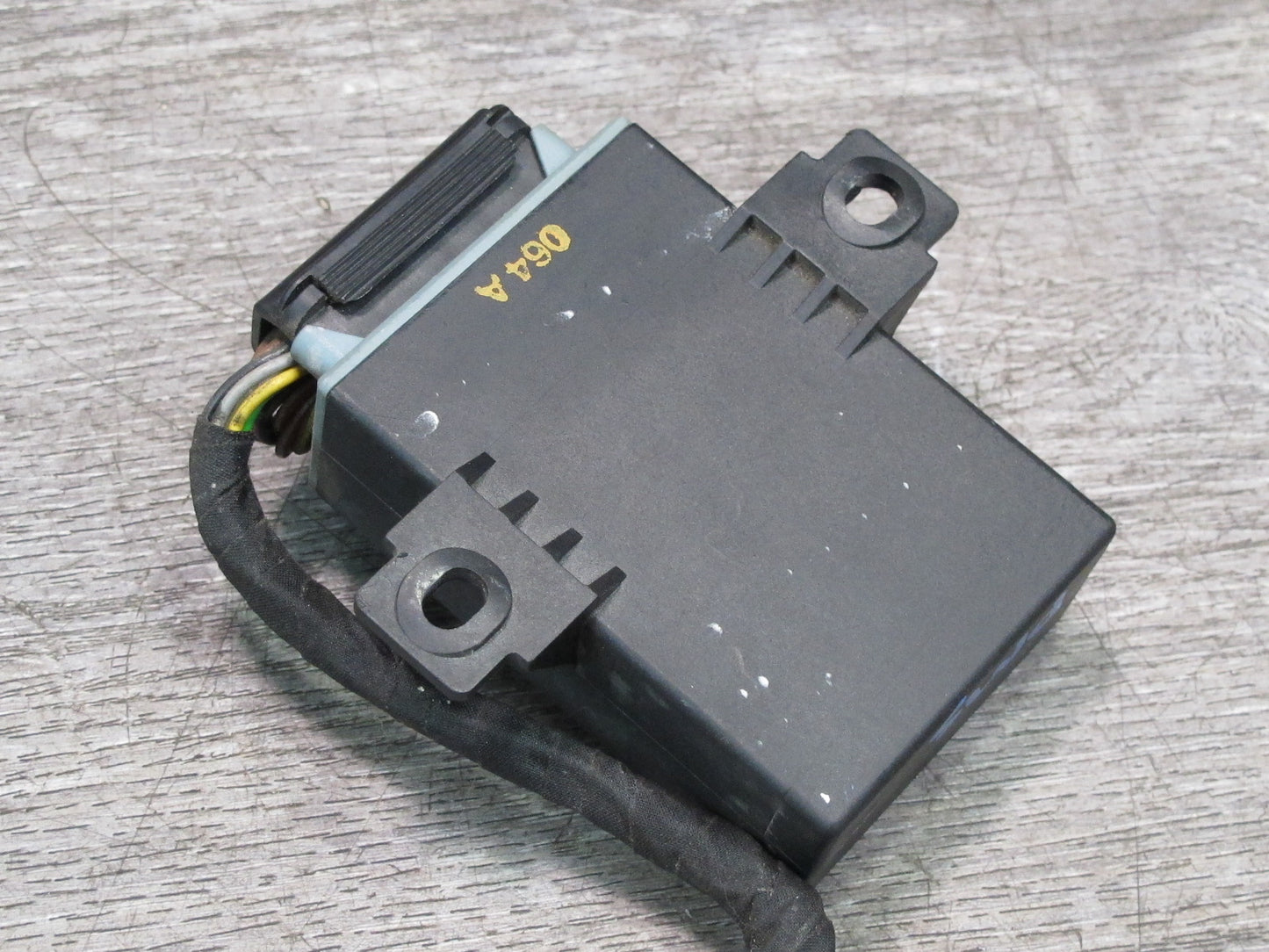 86-91 Mercedes W126 C126 Coupe Seat Belt Arm Retractor Relay Control Module OEM