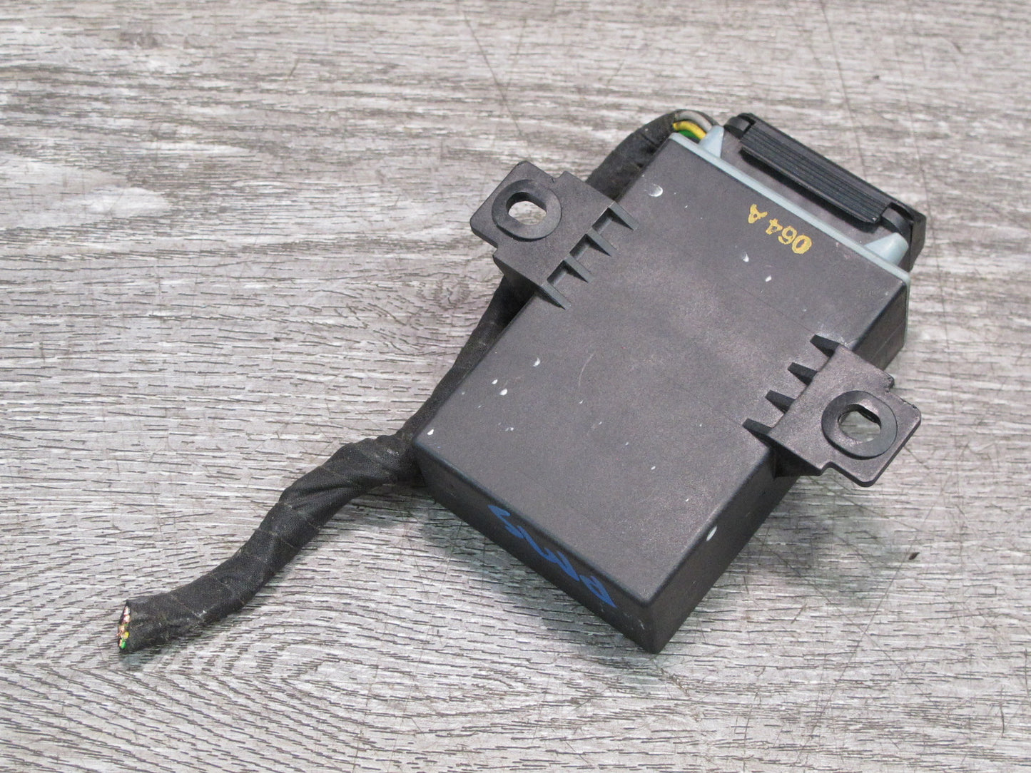 86-91 Mercedes W126 C126 Coupe Seat Belt Arm Retractor Relay Control Module OEM