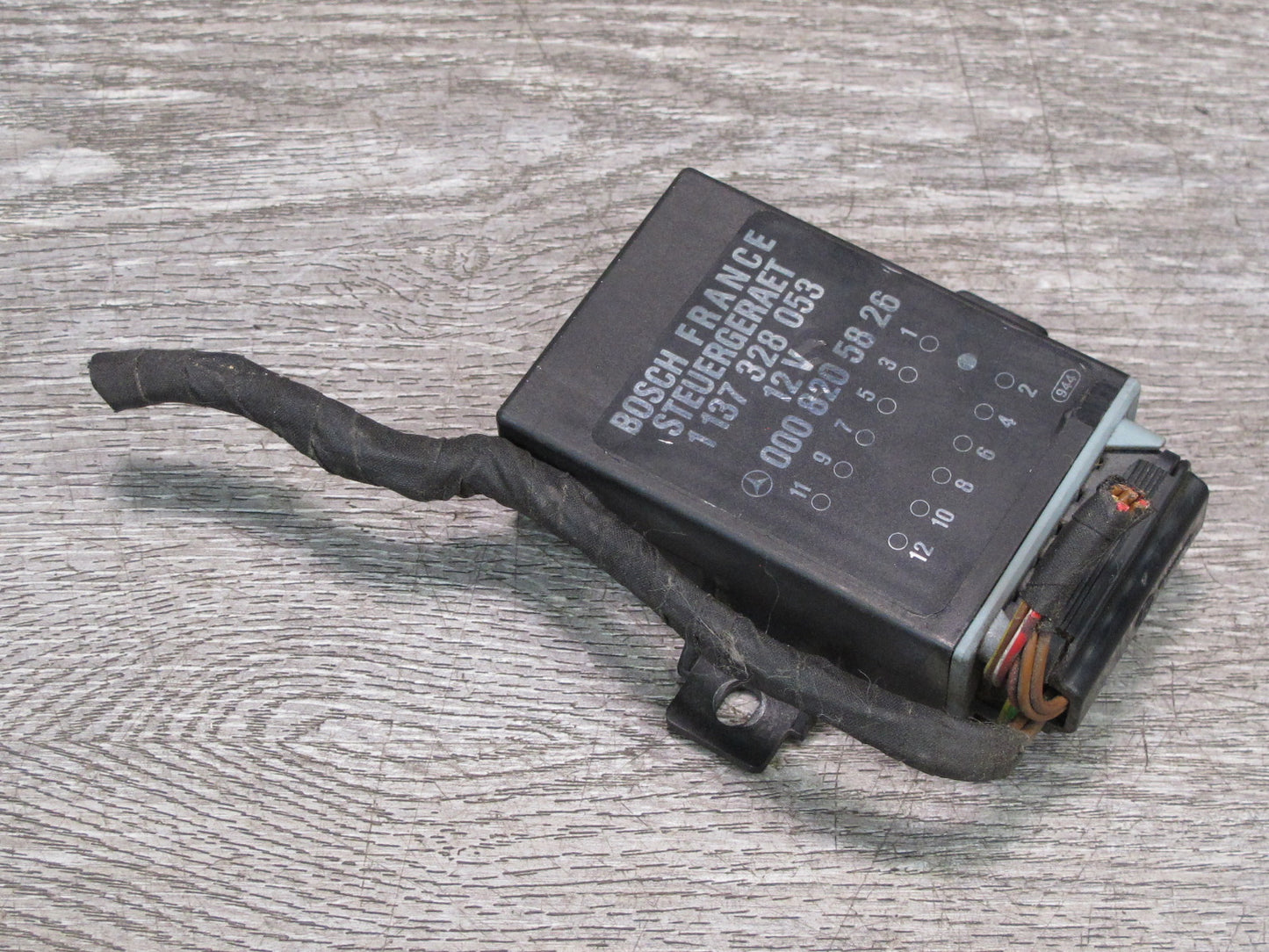 86-91 Mercedes W126 C126 Coupe Seat Belt Arm Retractor Relay Control Module OEM