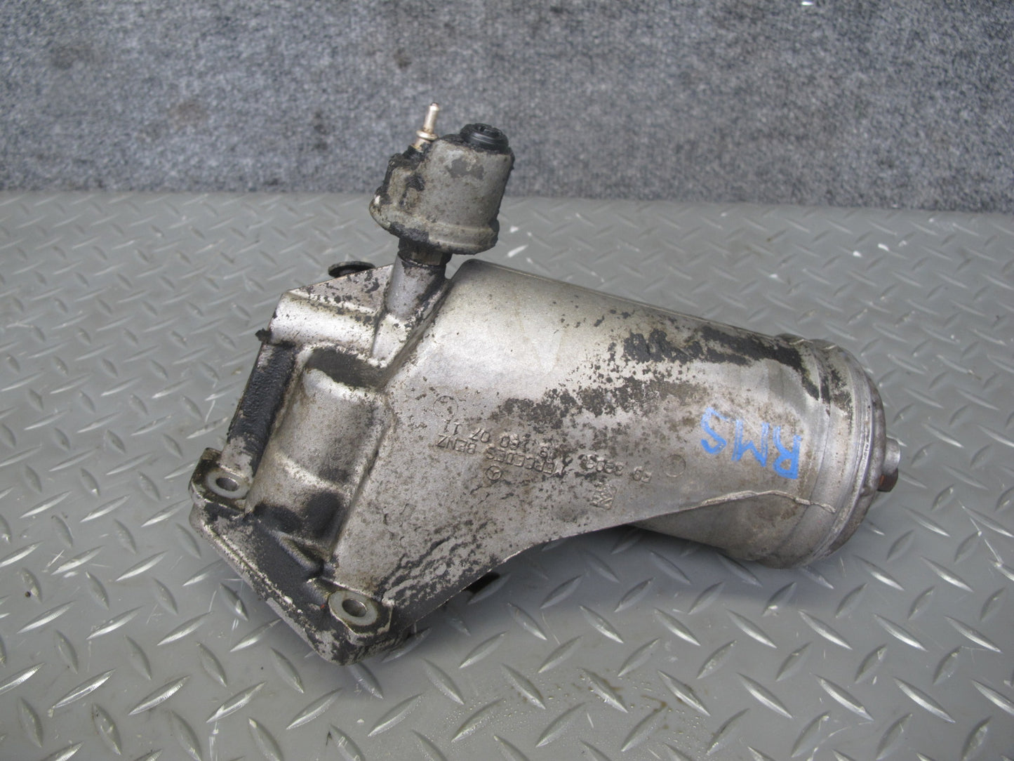 94-99 Mercedes W140 S500 M119 Engine Motor Oil Filter Housing 1191800711 OEM