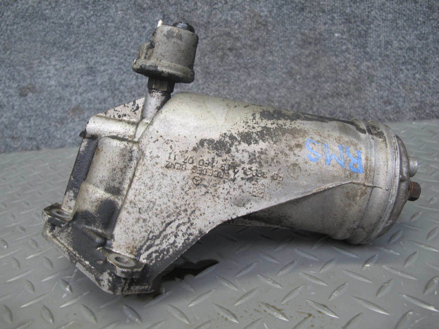 94-99 Mercedes W140 S500 M119 Engine Motor Oil Filter Housing 1191800711 OEM