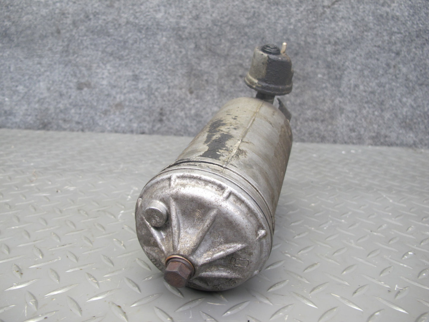 94-99 Mercedes W140 S500 M119 Engine Motor Oil Filter Housing 1191800711 OEM