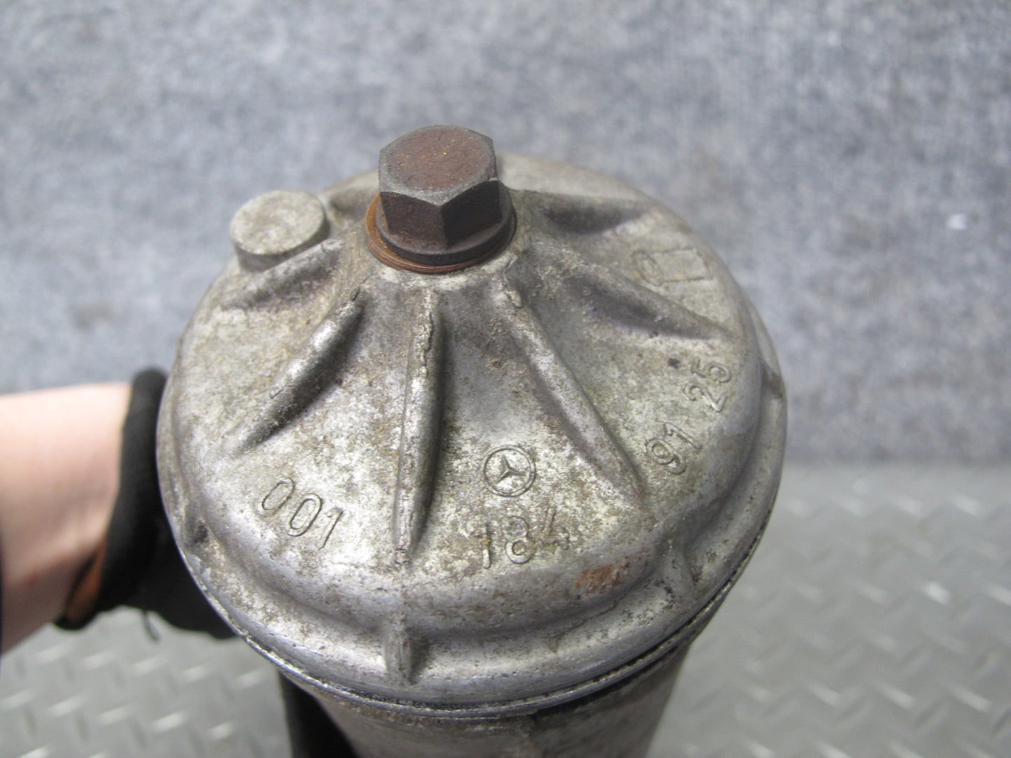 94-99 Mercedes W140 S500 M119 Engine Motor Oil Filter Housing 1191800711 OEM