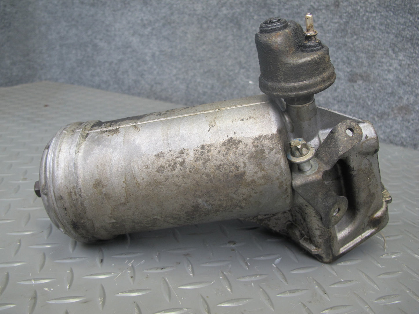 94-99 Mercedes W140 S500 M119 Engine Motor Oil Filter Housing 1191800711 OEM