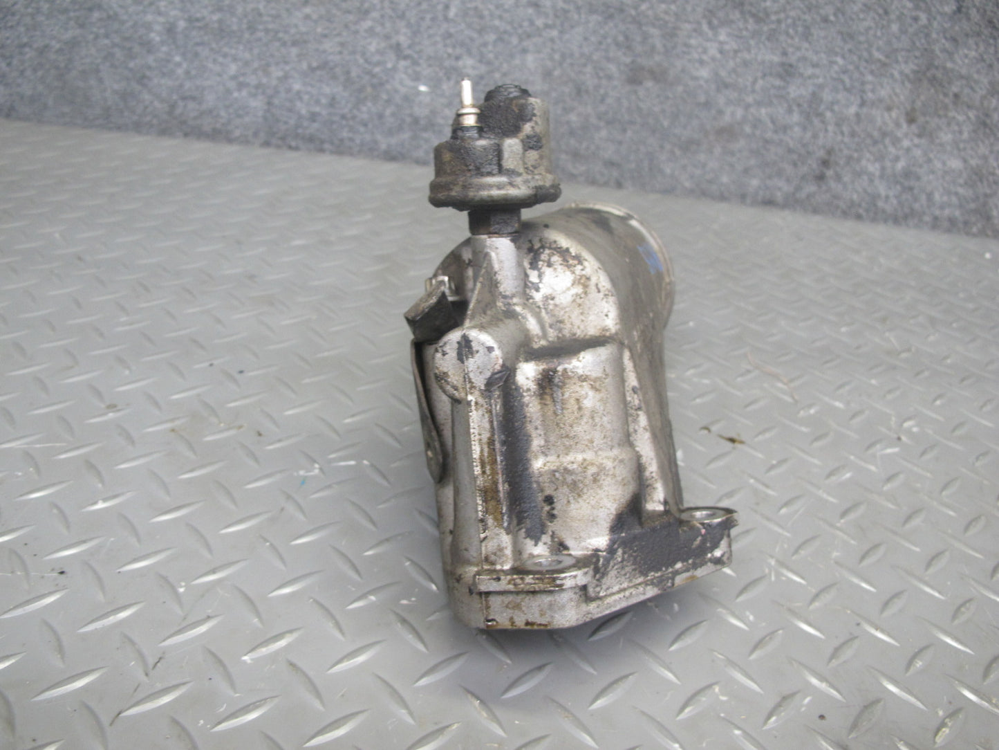 94-99 Mercedes W140 S500 M119 Engine Motor Oil Filter Housing 1191800711 OEM