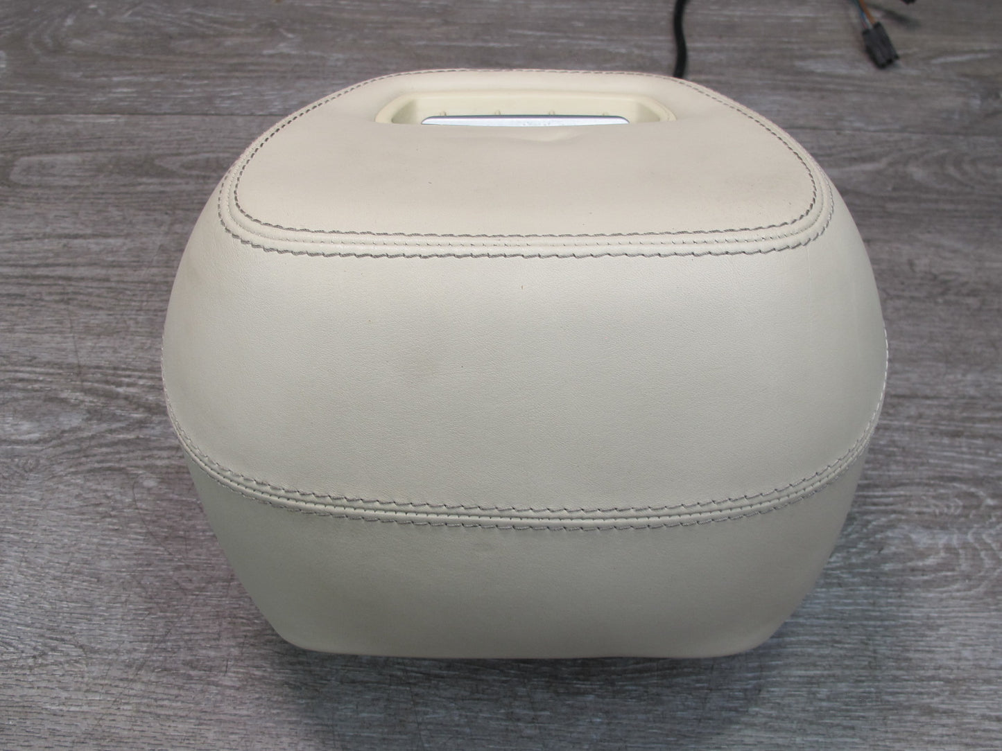 09-12 Mercedes R230 Sl-class Front Right Leather Headrest w Air Scarf Beige OEM