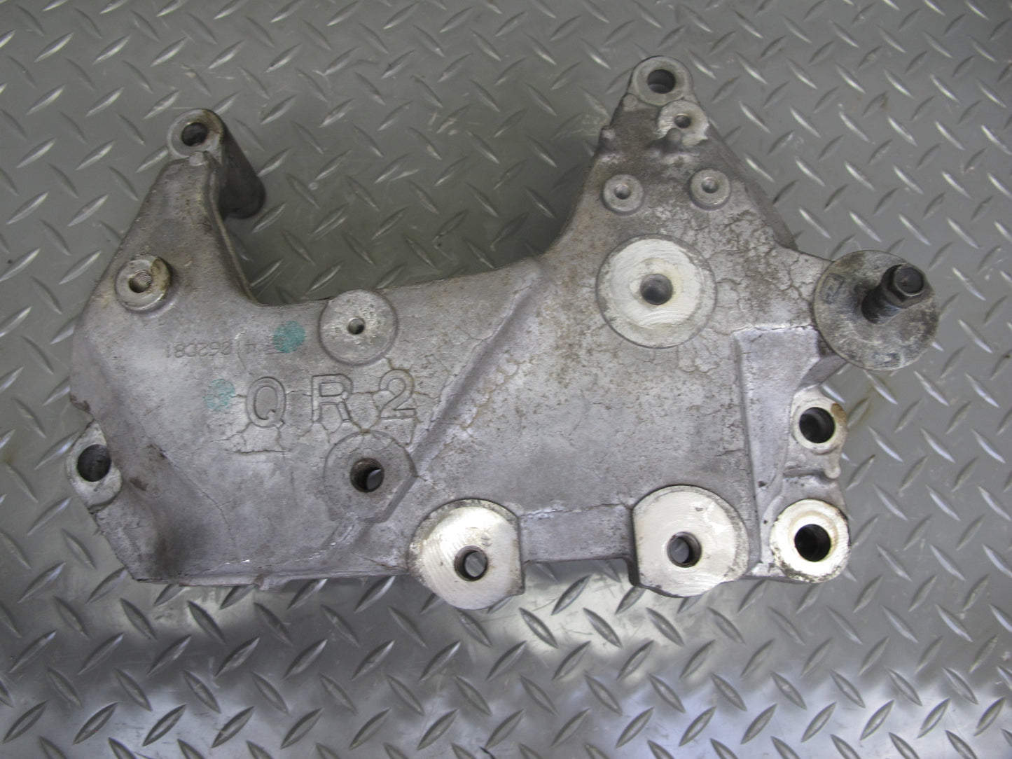 2014-2017 Infiniti QX60 2.5L Hybrid Engine Right Lower Mount Bracket Support
