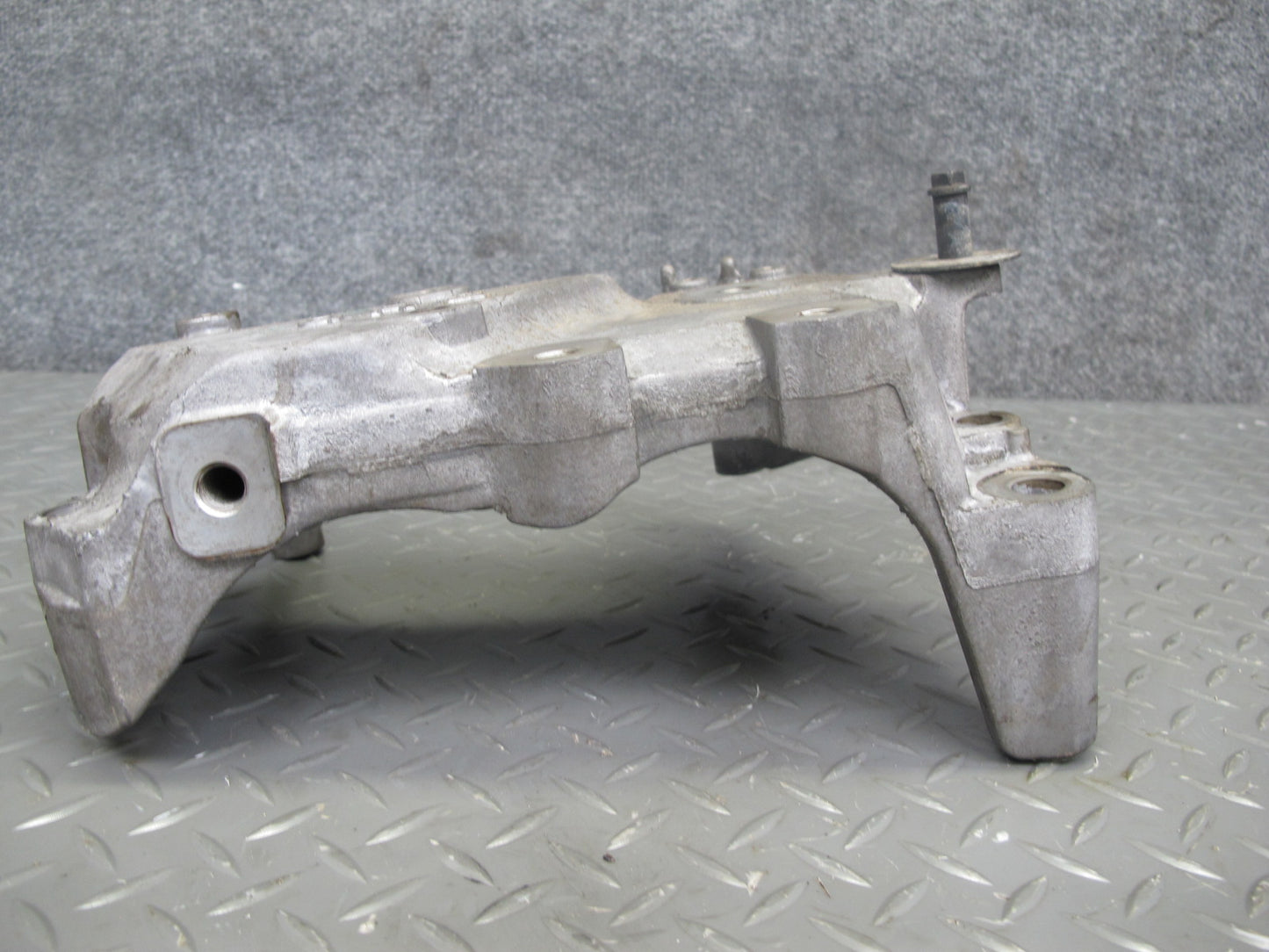 2014-2017 Infiniti QX60 2.5L Hybrid Engine Right Lower Mount Bracket Support
