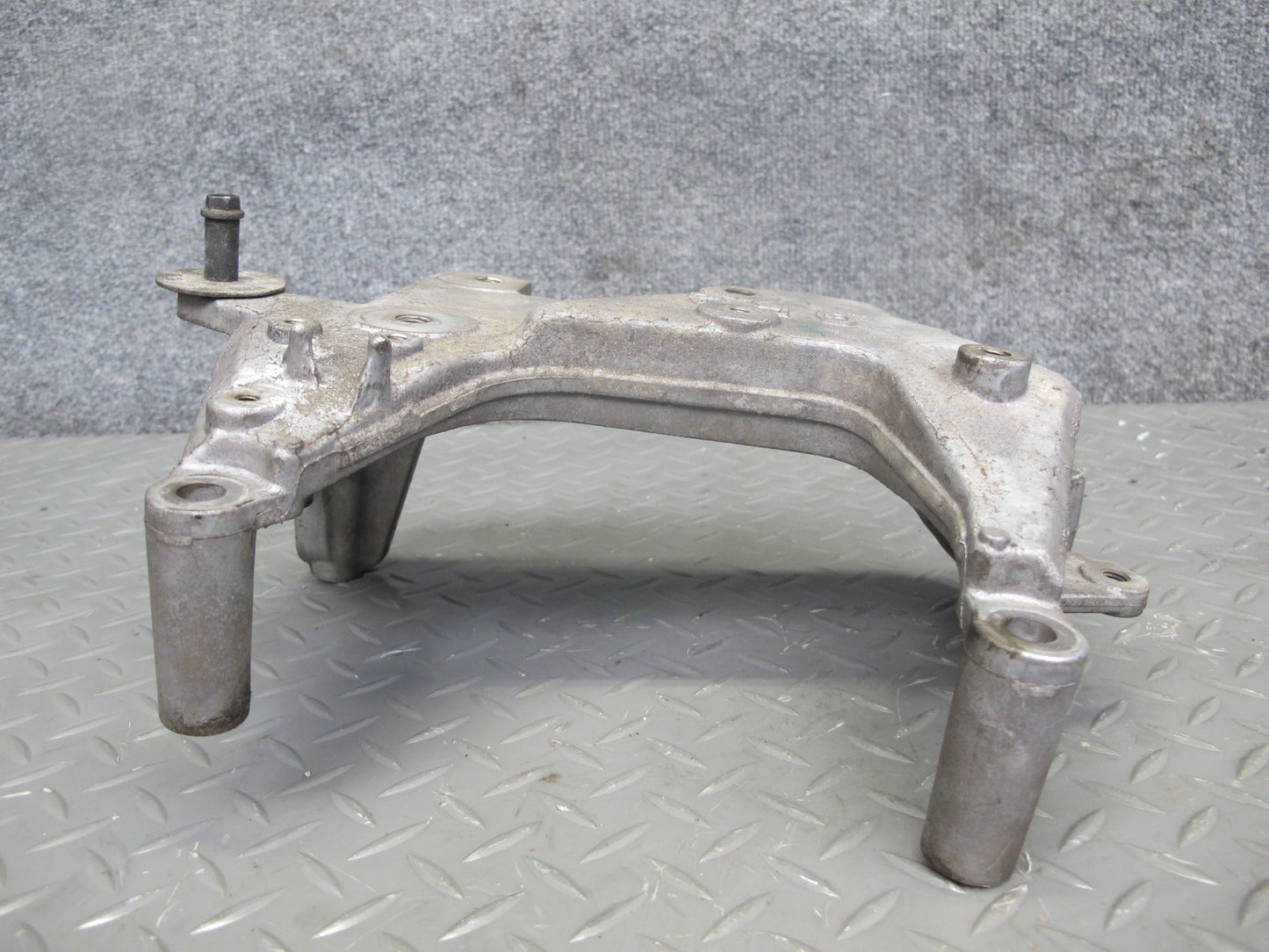 2014-2017 Infiniti QX60 2.5L Hybrid Engine Right Lower Mount Bracket Support