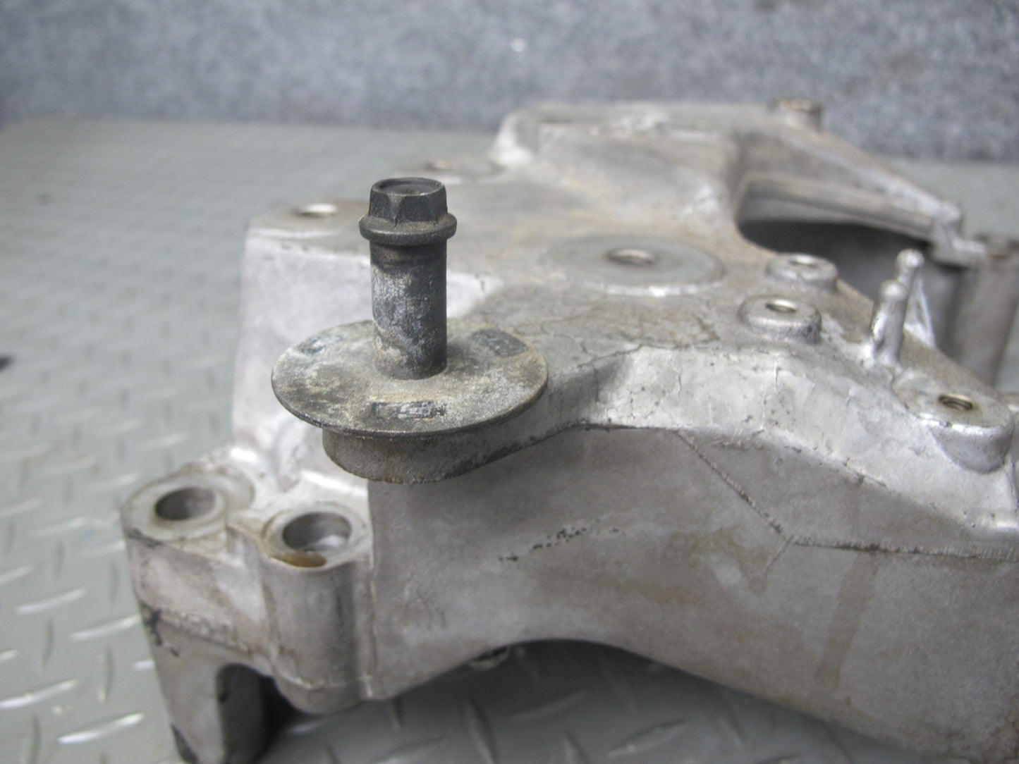 2014-2017 Infiniti QX60 2.5L Hybrid Engine Right Lower Mount Bracket Support
