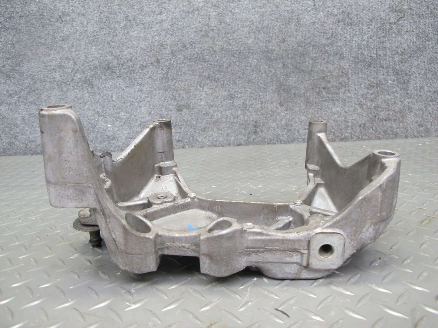 2014-2017 Infiniti QX60 2.5L Hybrid Engine Right Lower Mount Bracket Support