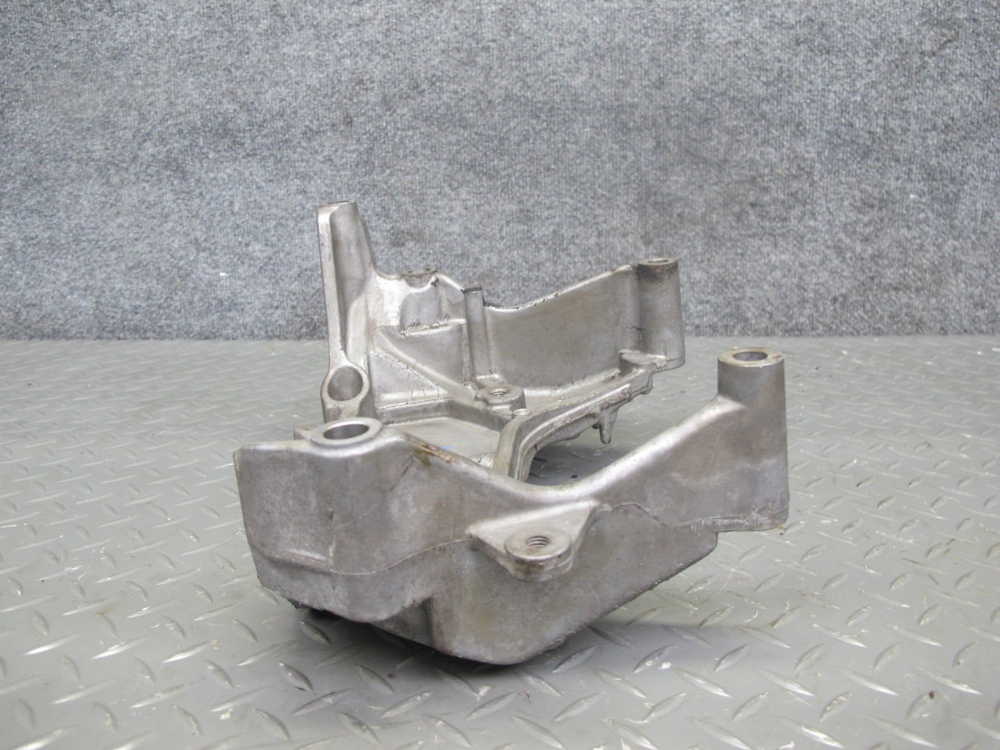 2014-2017 Infiniti QX60 2.5L Hybrid Engine Right Lower Mount Bracket Support