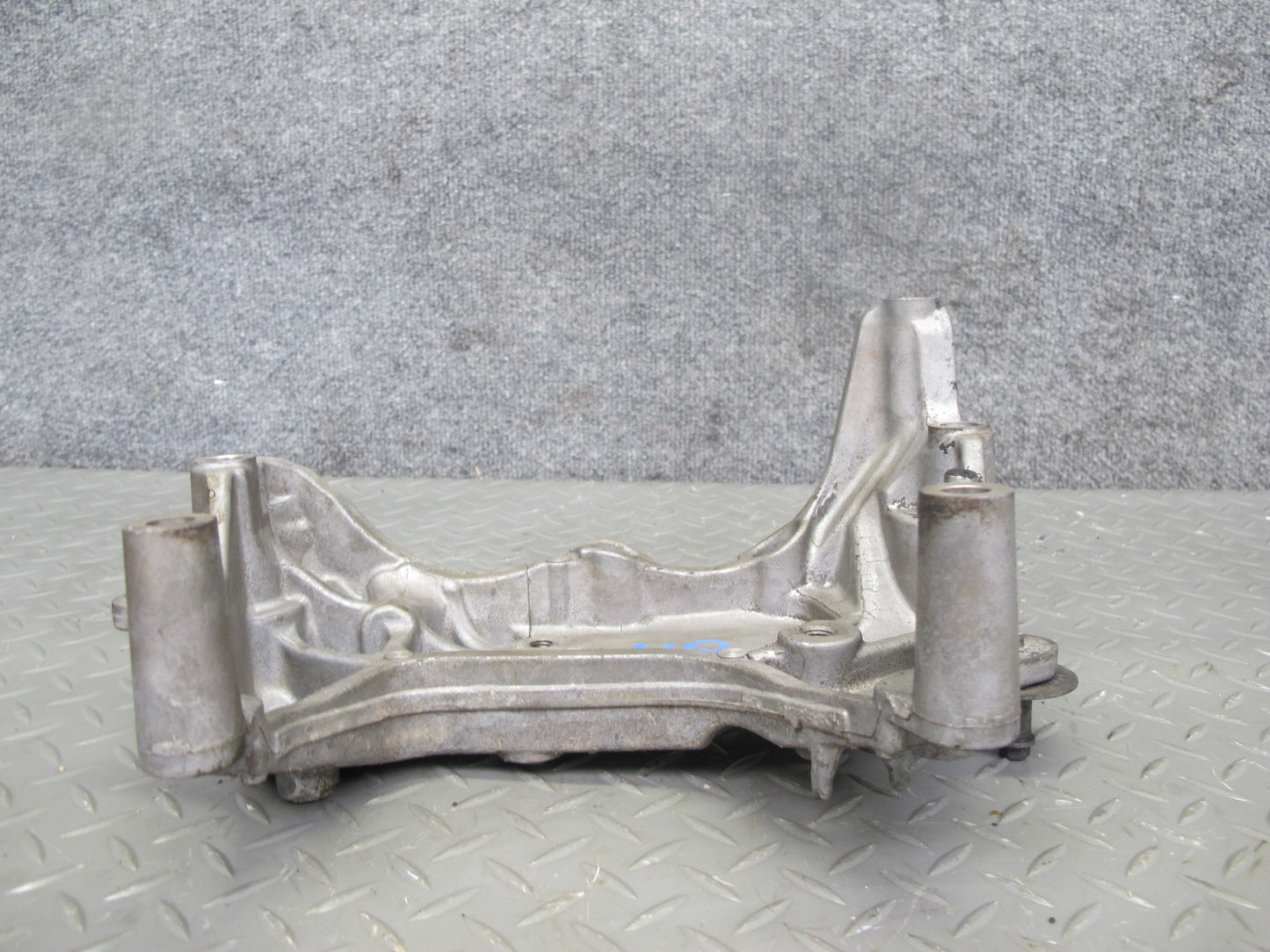 2014-2017 Infiniti QX60 2.5L Hybrid Engine Right Lower Mount Bracket Support