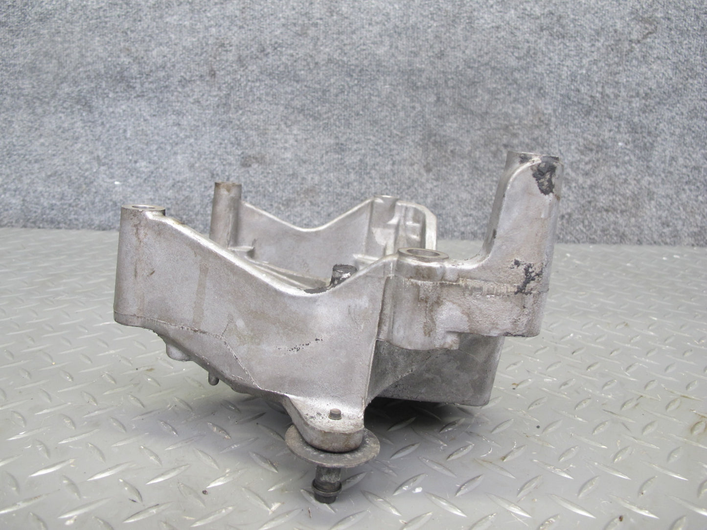 2014-2017 Infiniti QX60 2.5L Hybrid Engine Right Lower Mount Bracket Support